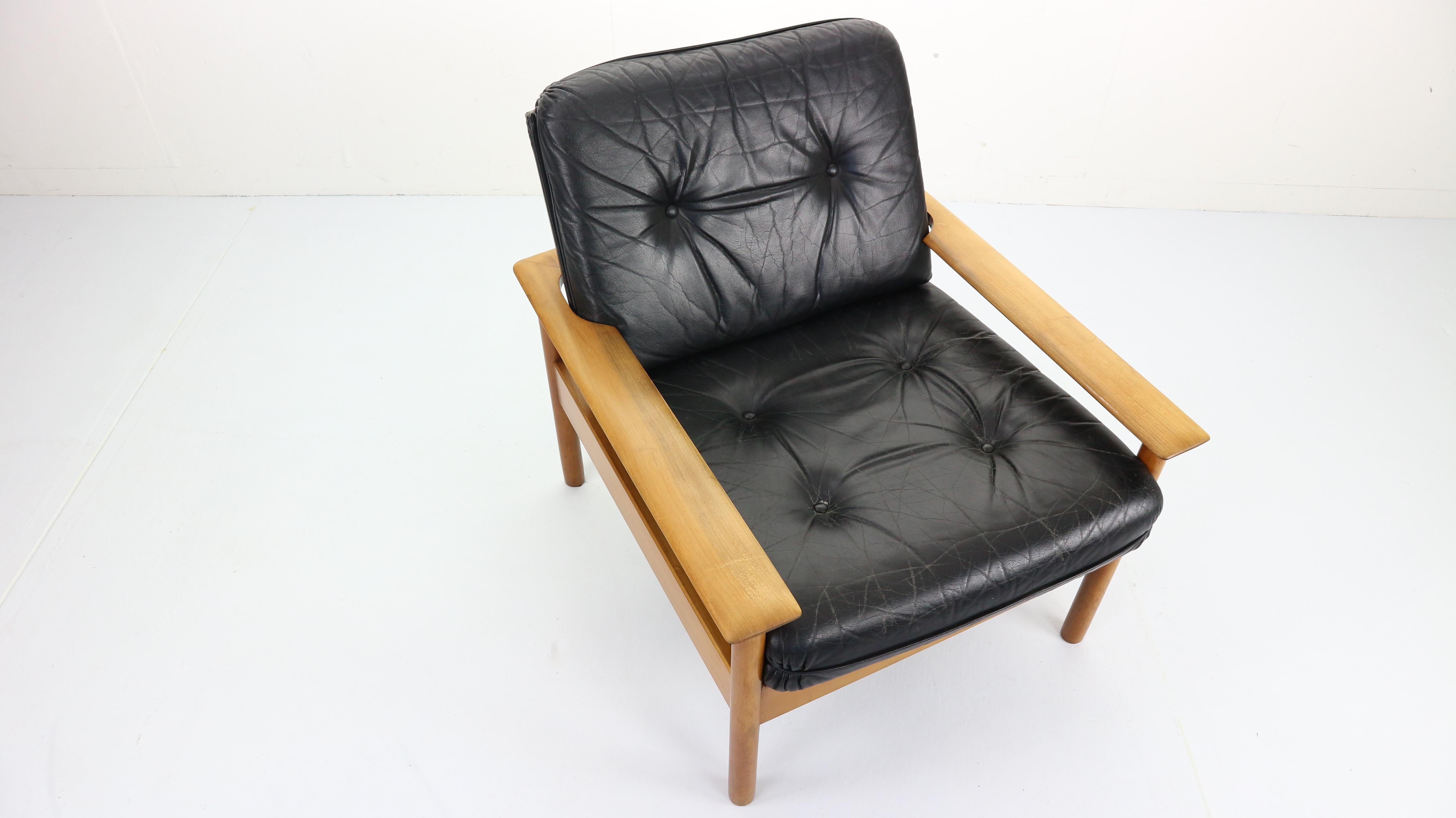 Mid-Century Modern Leather Lounge Chair, Scandinavian Design, 1960s 3