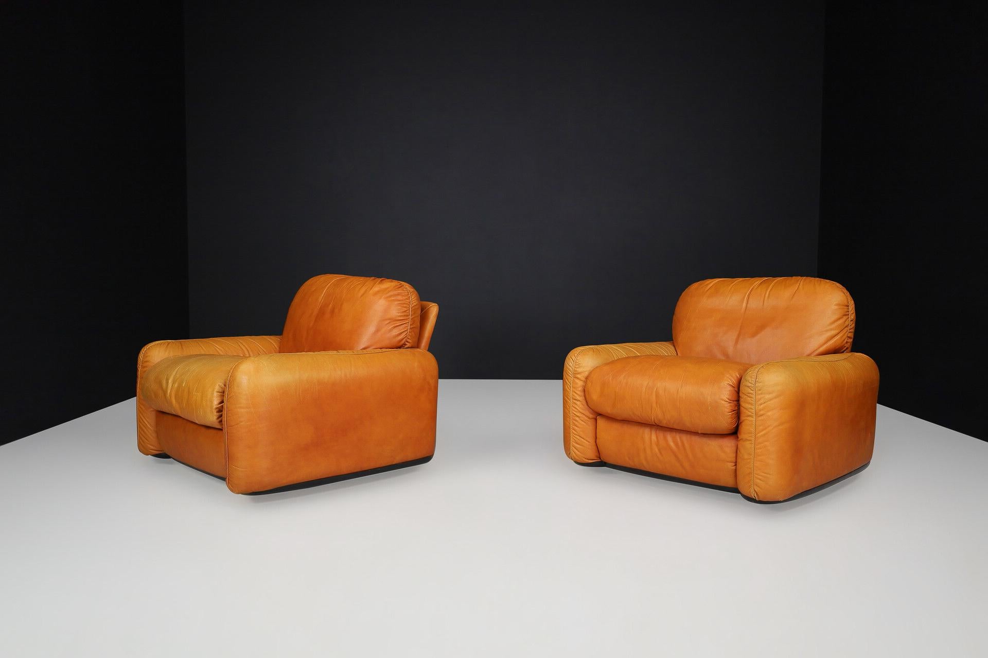 Mid-Century Modern Leather Lounge Chairs by Arrigo Arrigoni for Busnelli, Italy For Sale 3
