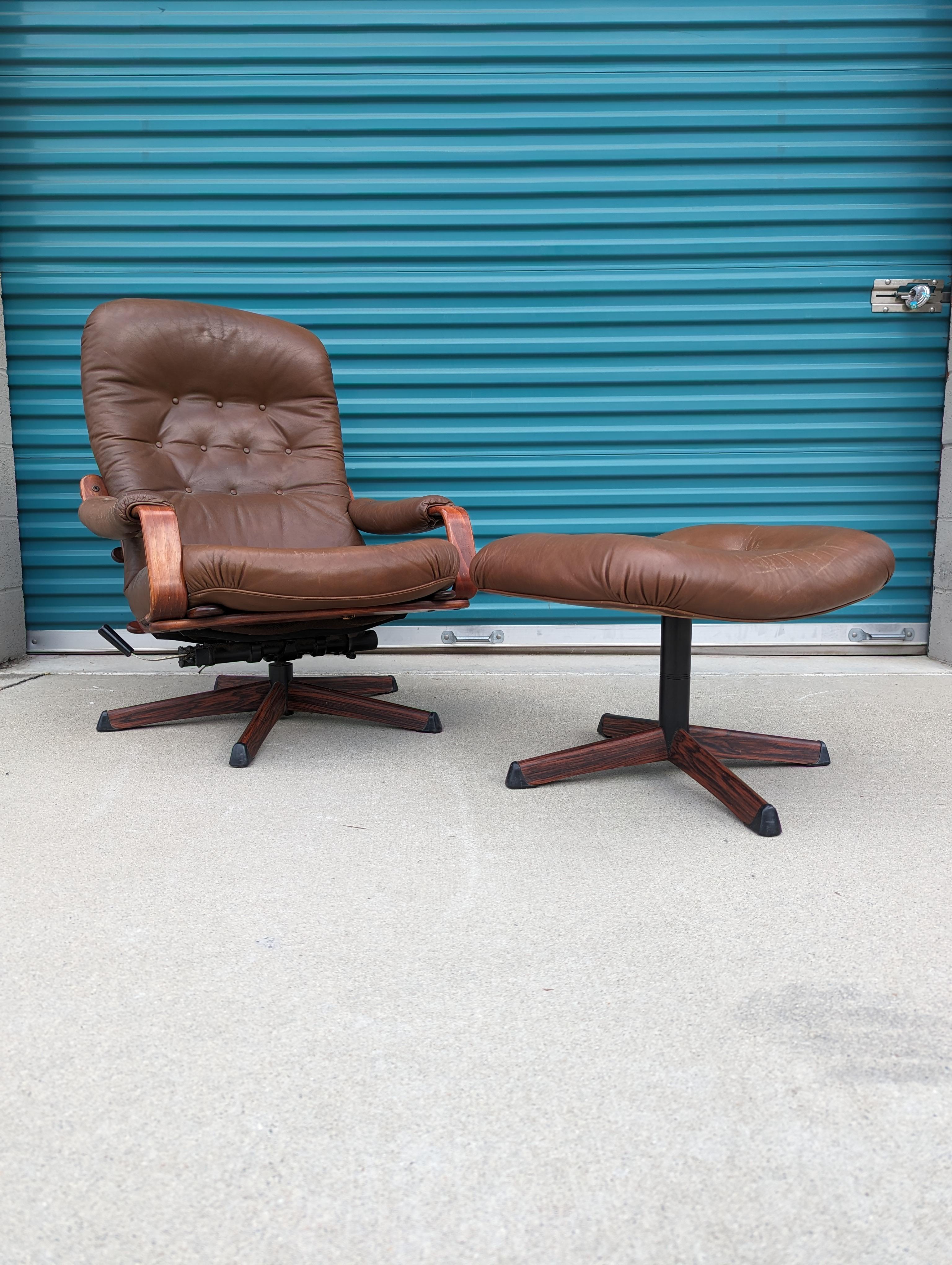 Mid Century Modern Leather Lounge Chairs w/ Ottoman by Göte Möbler, c1970s In Good Condition In Chino Hills, CA