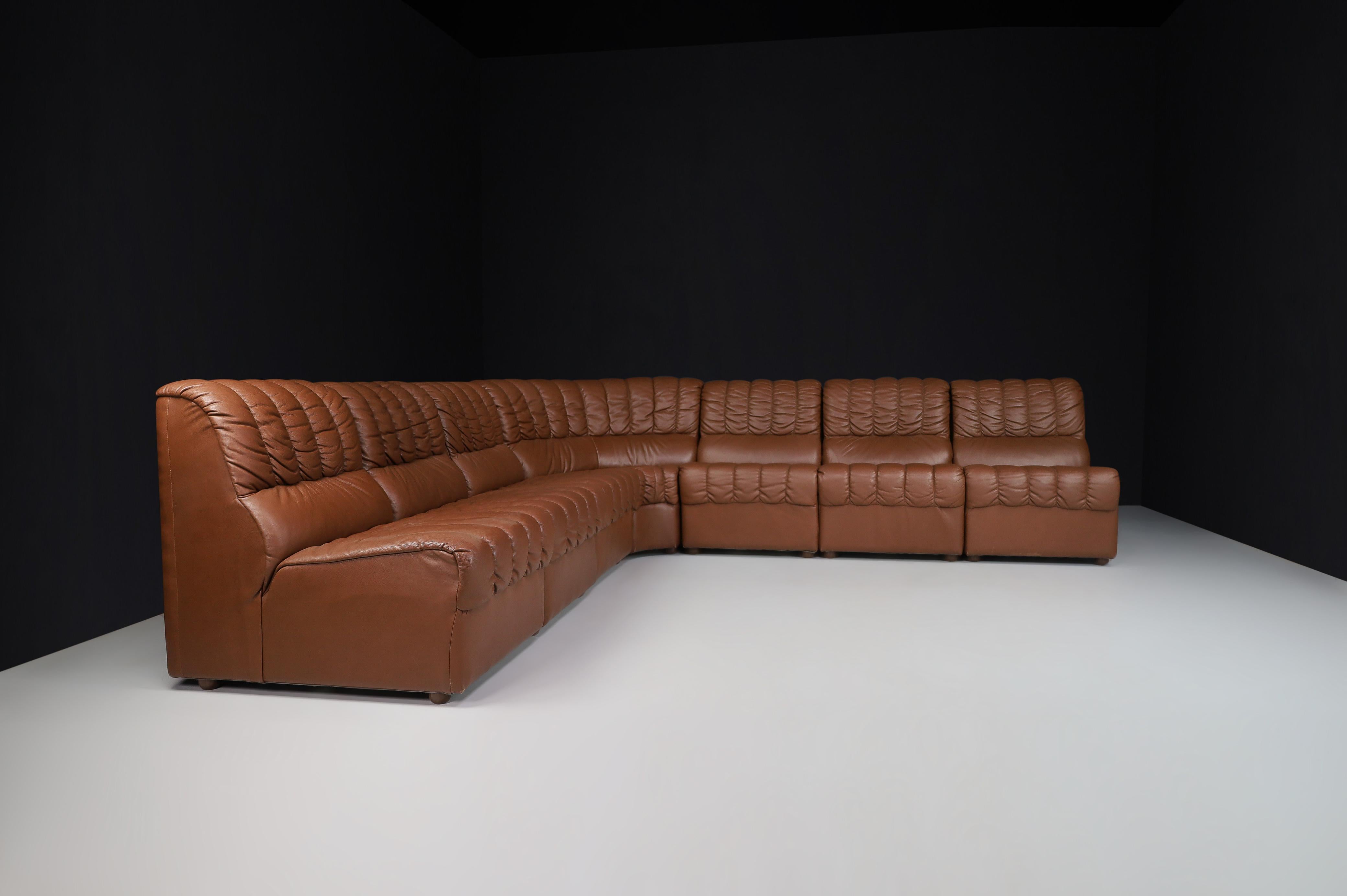 Mid-Century Modern Leather Lounge Sofa/Living Room Set/7, Switzerland, 1970s  For Sale 7