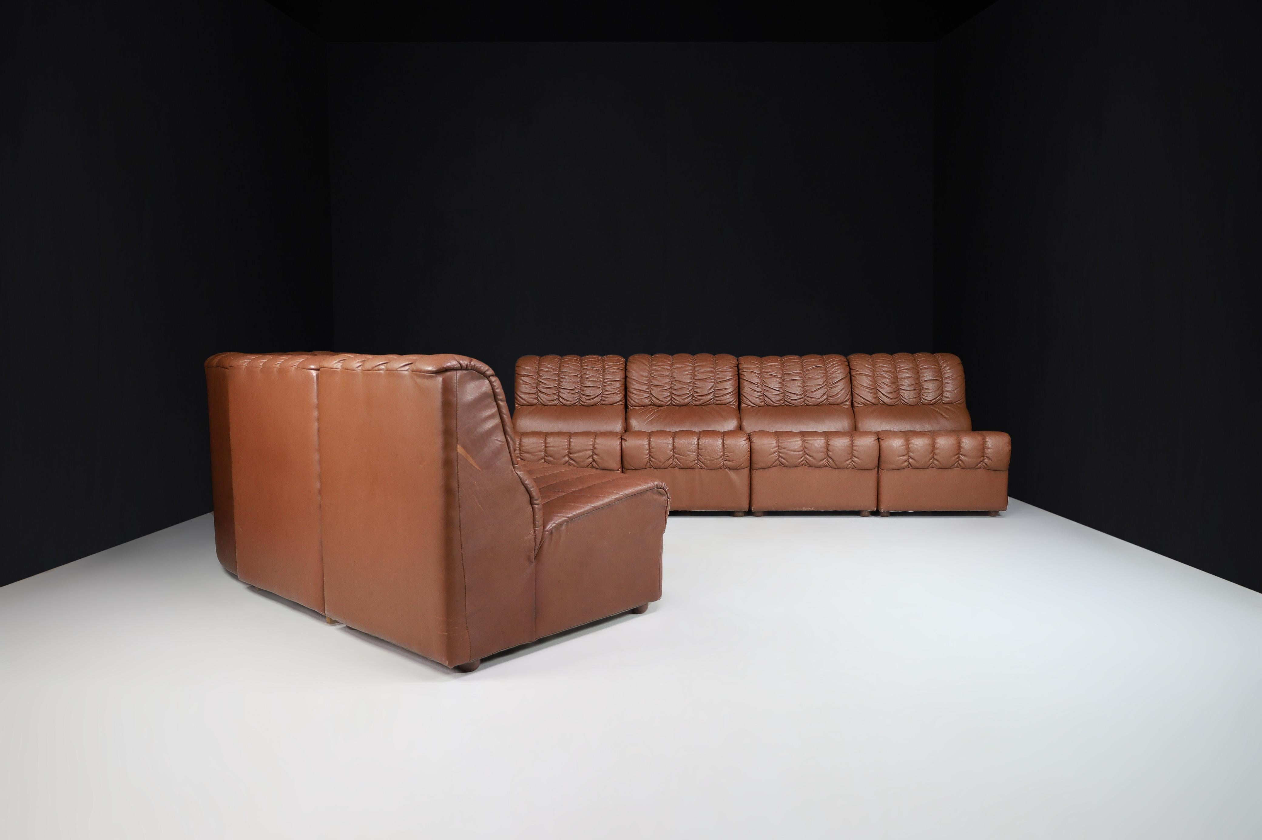 20th Century Mid-Century Modern Leather Lounge Sofa/Living Room Set/7, Switzerland, 1970s  For Sale