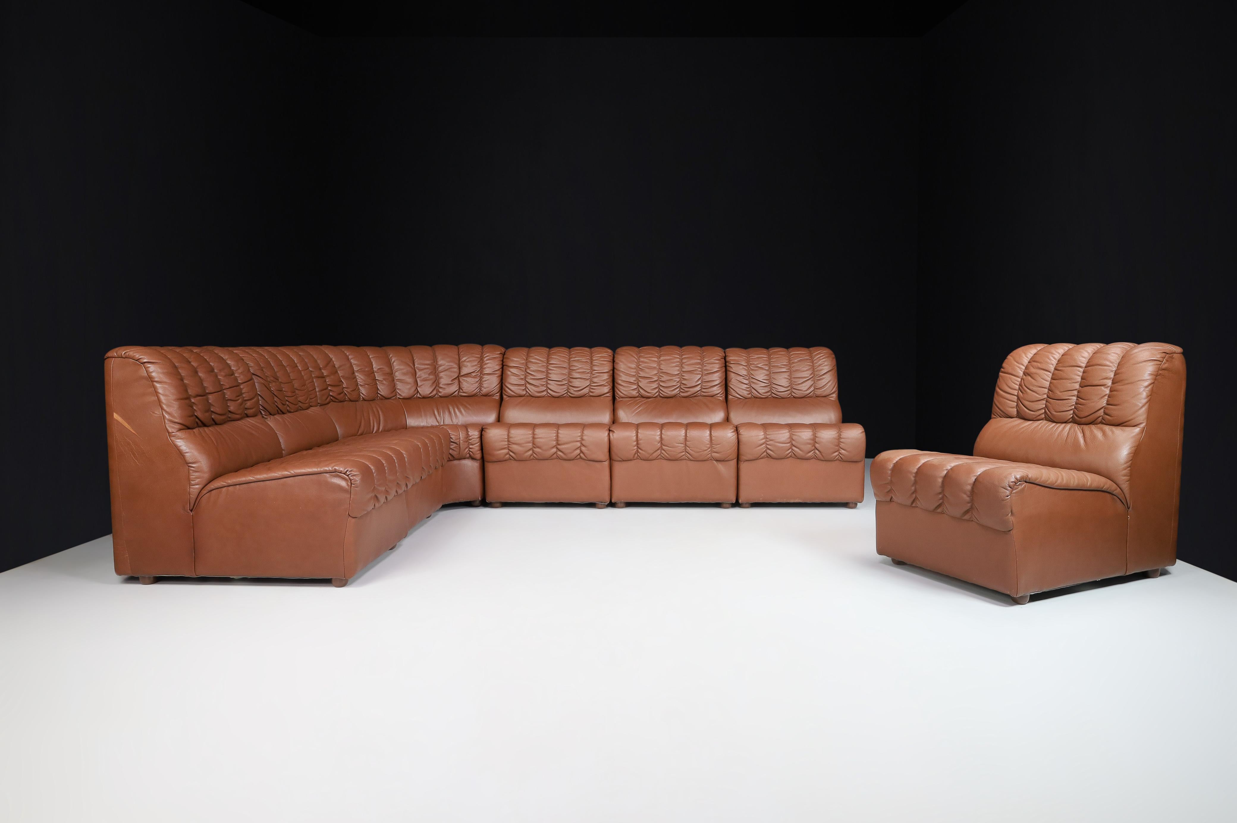 Mid-Century Modern Leather Lounge Sofa/Living Room Set/7, Switzerland, 1970s For Sale 1