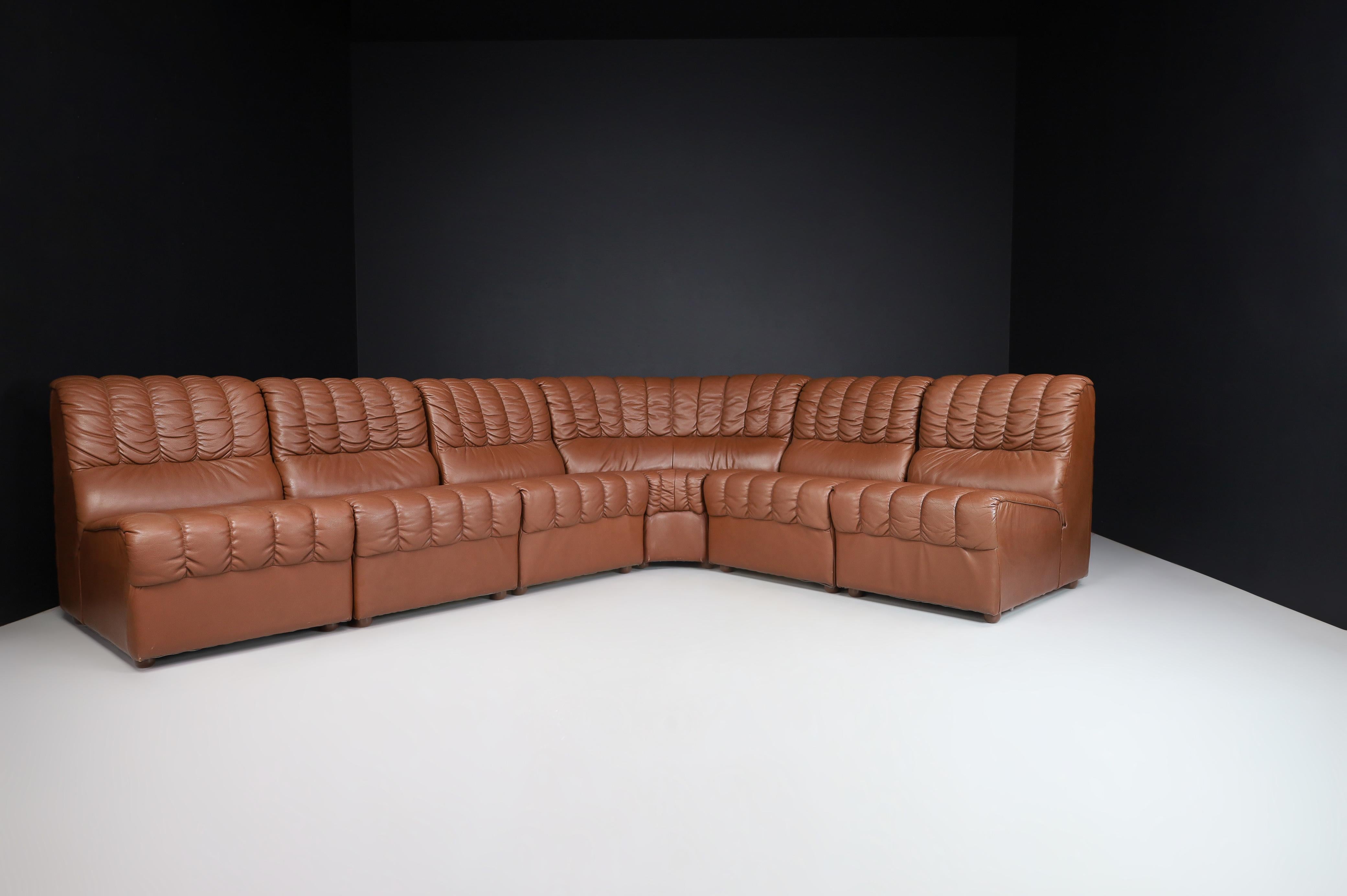 Mid-Century Modern Leather Lounge Sofa/Living Room Set/7, Switzerland, 1970s  For Sale 2