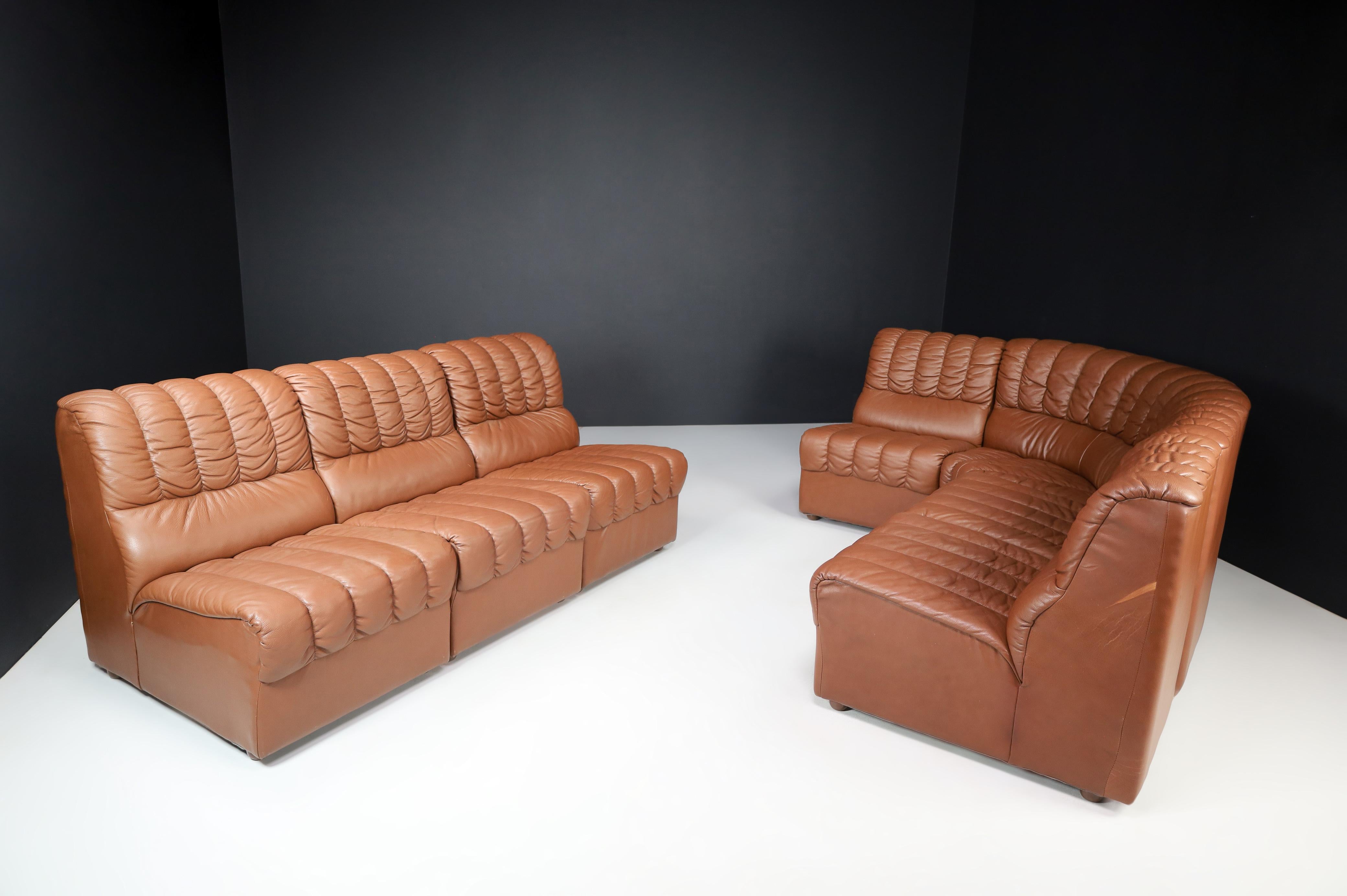 Mid-Century Modern Leather Lounge Sofa/Living Room Set/7, Switzerland, 1970s For Sale 3