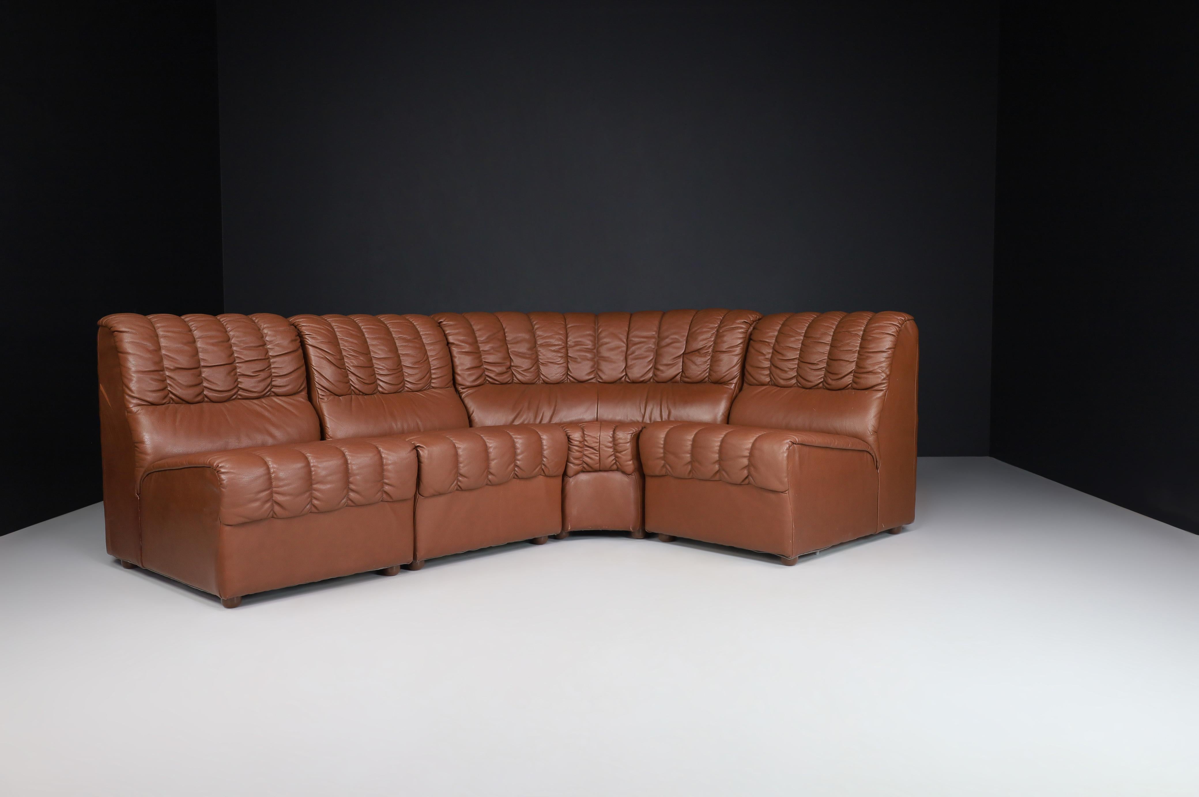 Mid-Century Modern Leather Lounge Sofa/Living Room Set/7, Switzerland, 1970s  For Sale 4