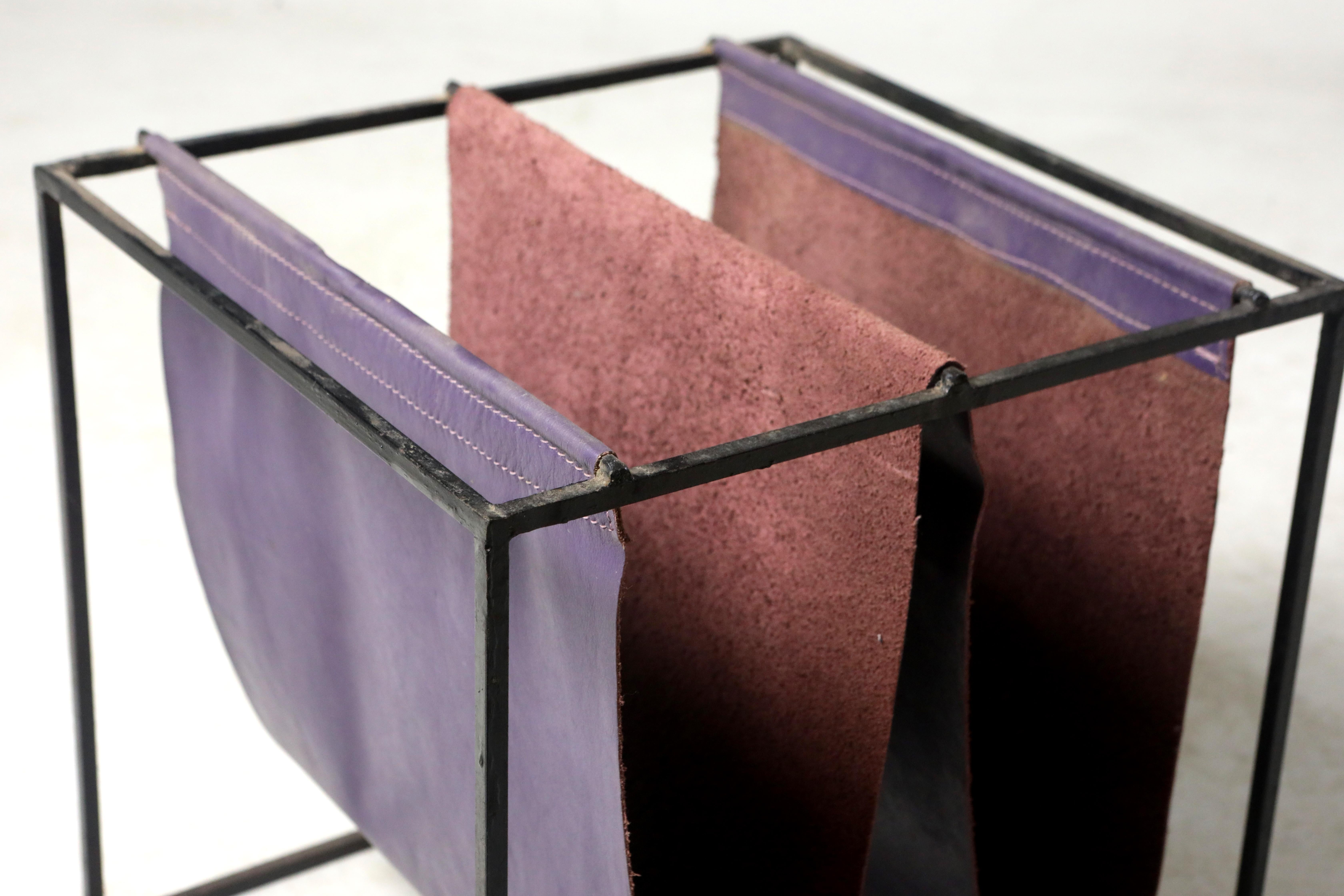 Brazilian Mid-Century Modern Leather Magazine Rack by Jorge Zalszupin, Brazil, 1960s For Sale