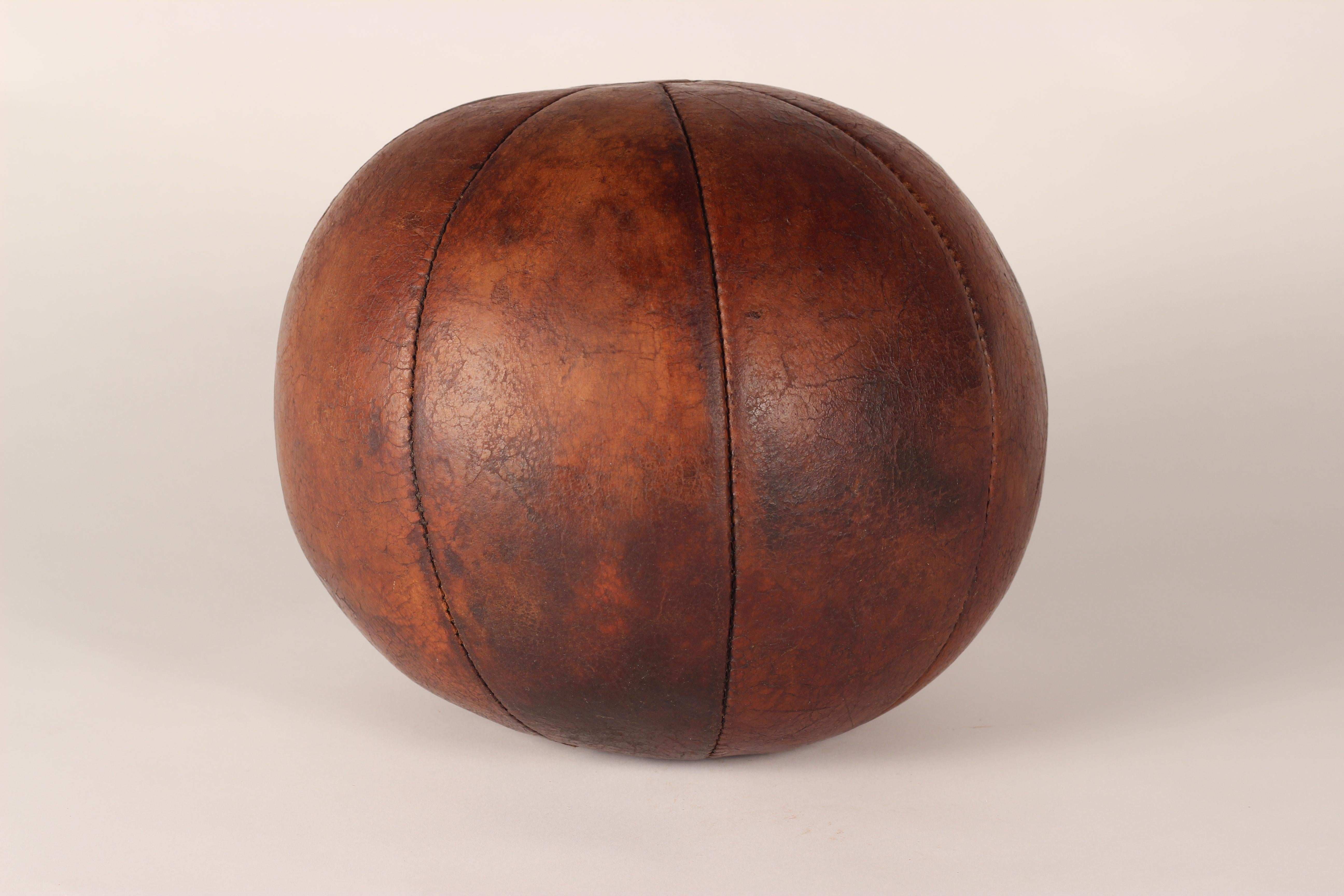 Mid-Century Modern Leather Medicine Ball In Good Condition For Sale In London, GB