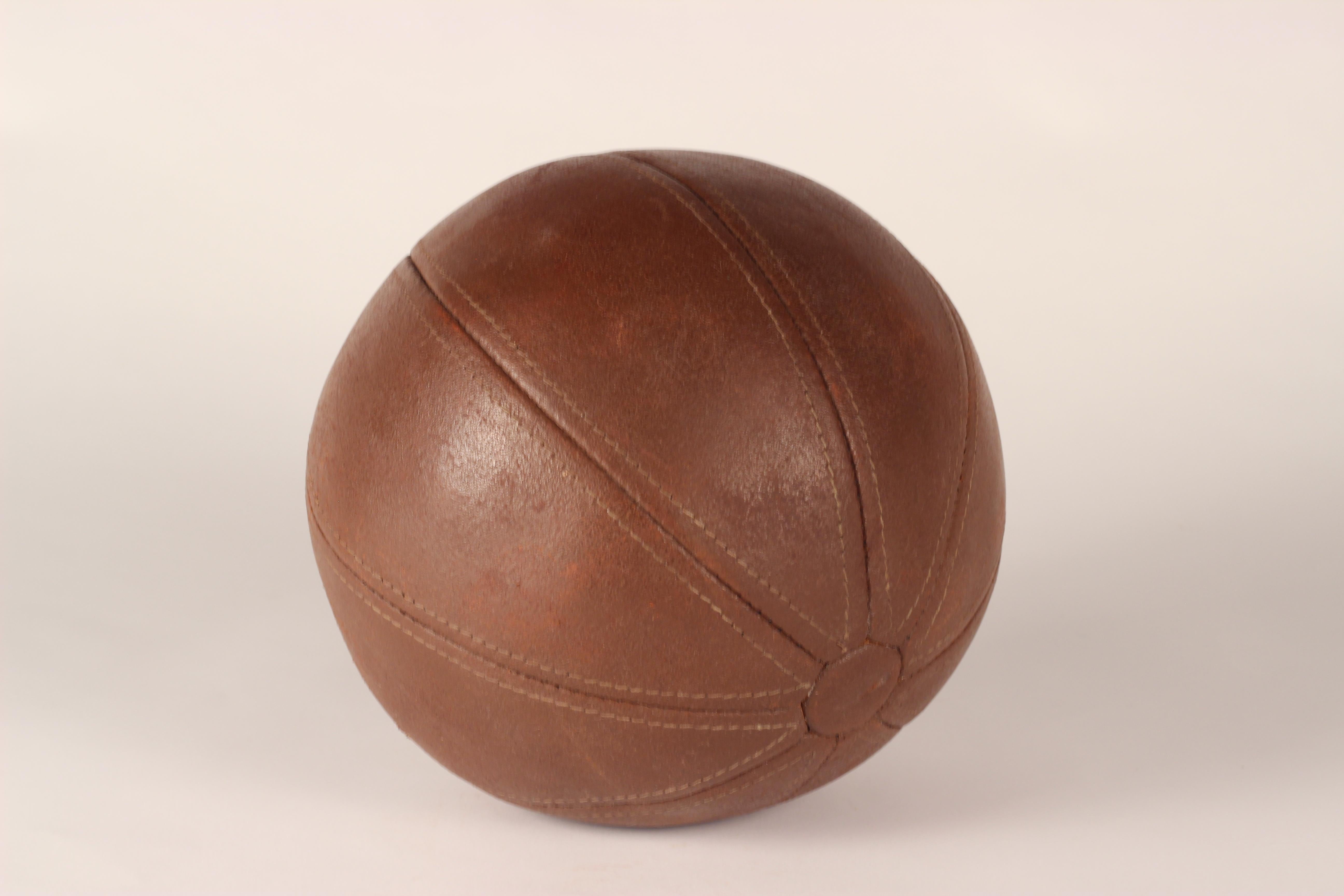 Early to mid-20th century leather medicine ball in good condition with wonderful patina that only comes with genuine wear and age, 3.1kg in weight. 

We invite you to follow us and look at our Storefront for further pieces.