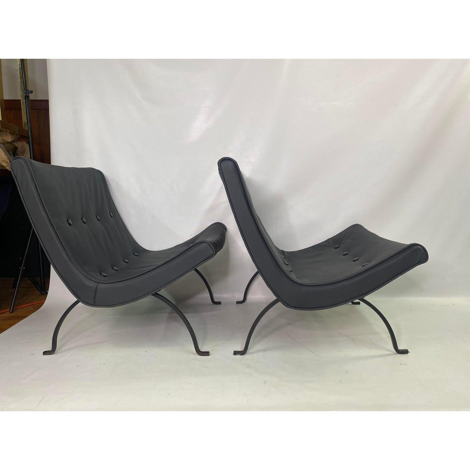 American Mid-Century Modern Leather Milo Baughman Scoop Chairs a Pair For Sale