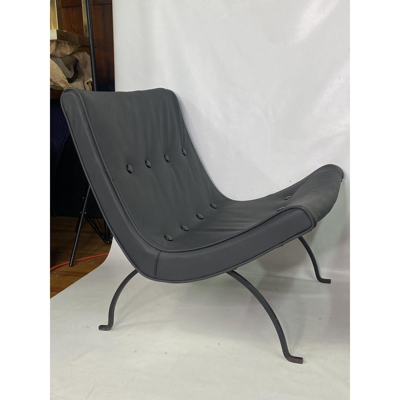 Mid-Century Modern Leather Milo Baughman Scoop Chairs a Pair In Good Condition For Sale In Esperance, NY
