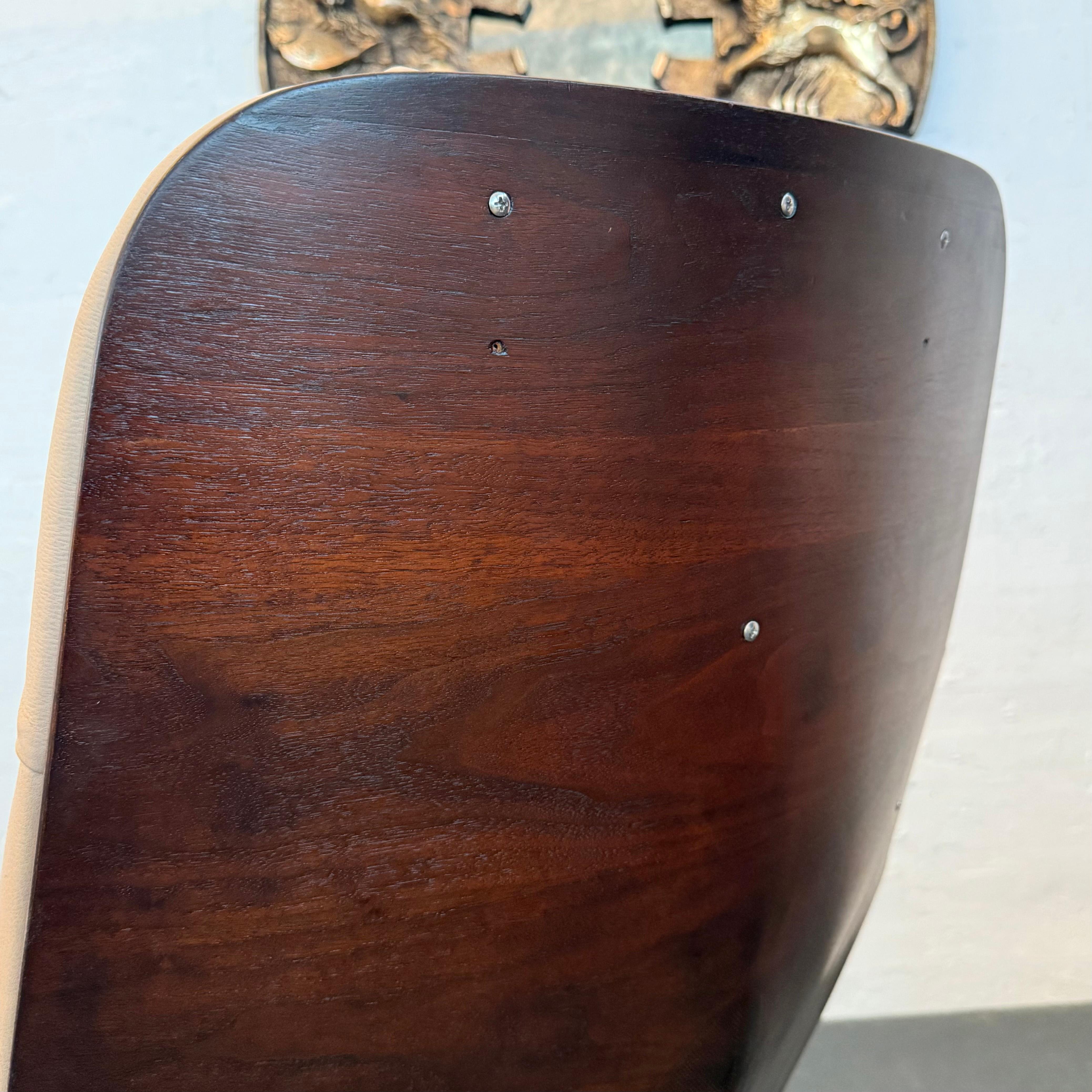 Moderner Ledersessel „Mr. Chair“ aus der Mitte des Jahrhunderts von George Mulhauser für Plycraft (20. Jahrhundert) im Angebot
