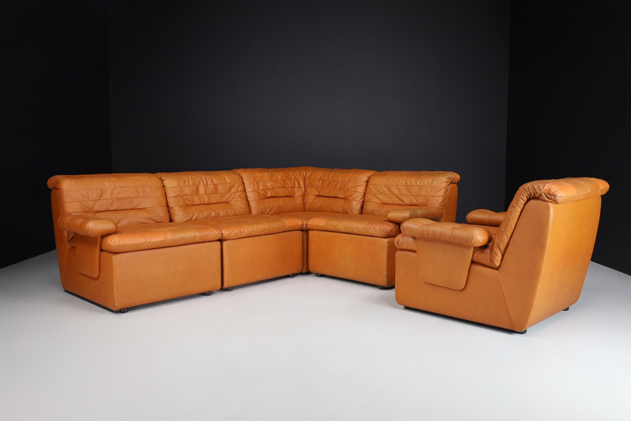 Mid-Century Modern Leder-Patchwork-Lounge-/Wohnzimmer-Set/5 1960er Jahre (Schweizerisch) im Angebot