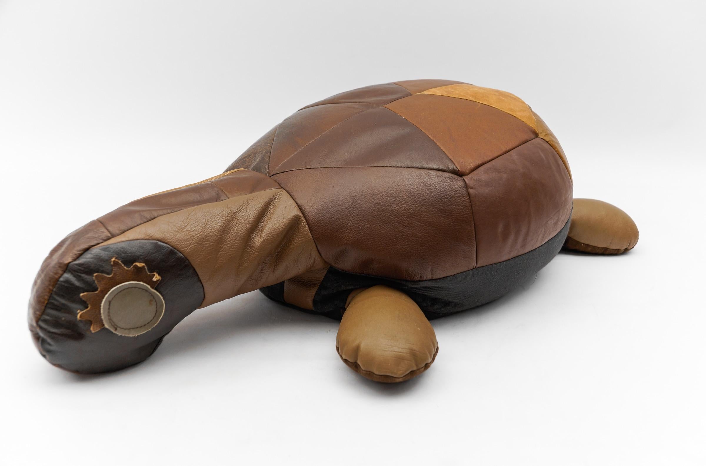 MY MODERN Leder Patchwork Schildkröte Pouf, Schweiz 1960er Jahre im Angebot 4