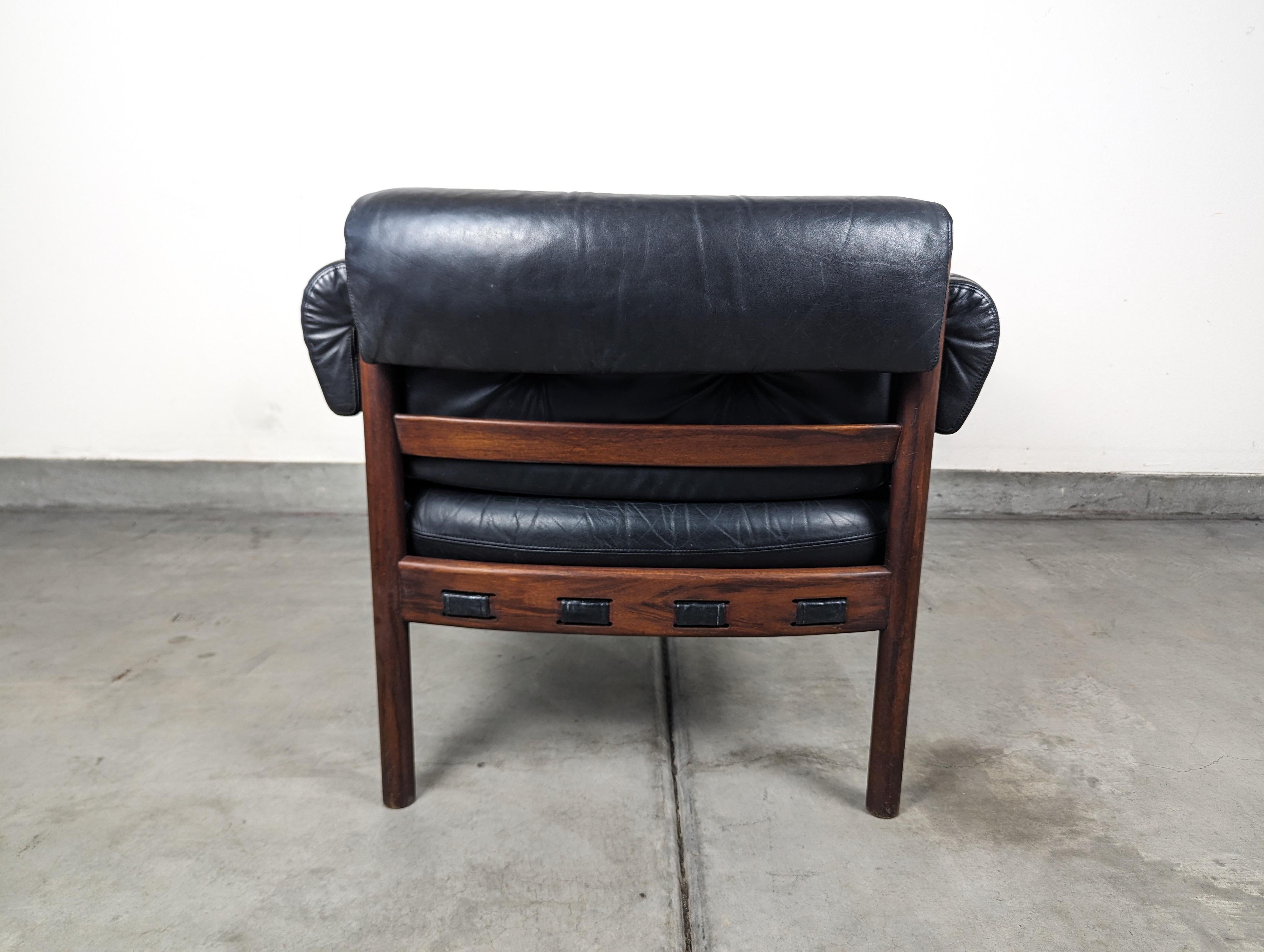 20ième siècle Chaise longue moderne du milieu du siècle dernier en cuir et palissandre d'Arne Norell, vers les années 1960 en vente
