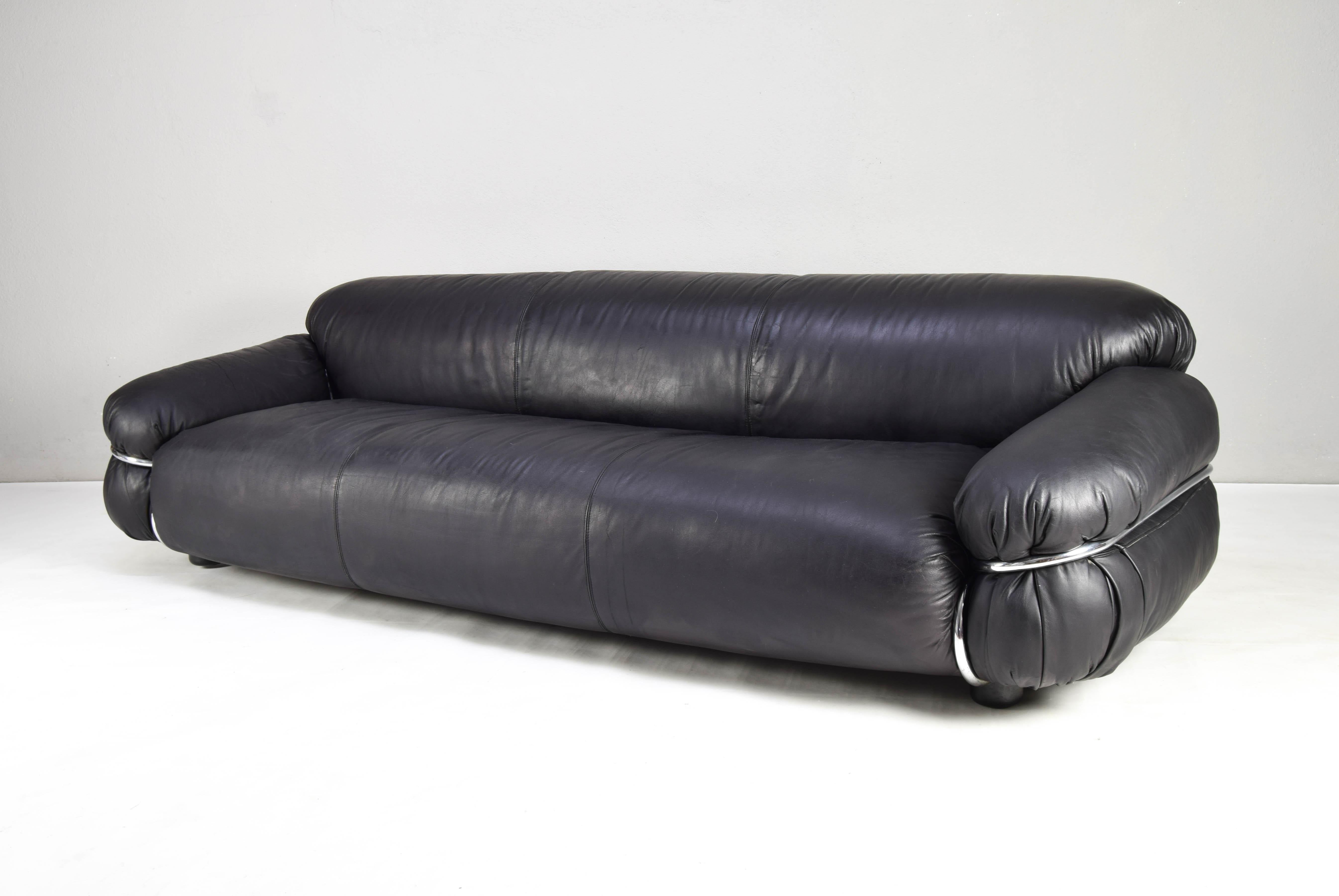 Mid Century Modern Leather Sesann Frattini XL Sofa by Cassina Italy 70s In Good Condition In Escalona, Toledo