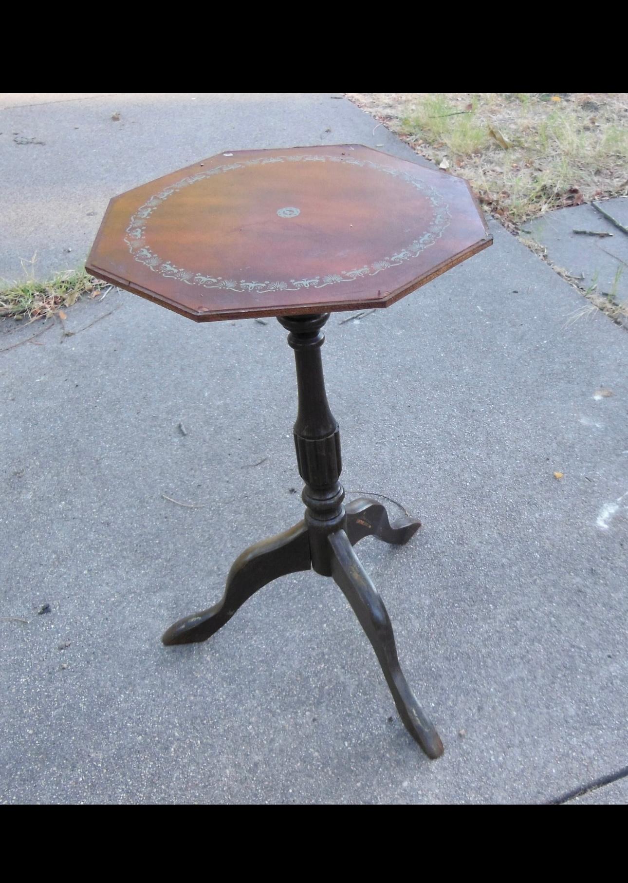 Mid Century Modern Leather Side Table In Excellent Condition For Sale In Draper, UT