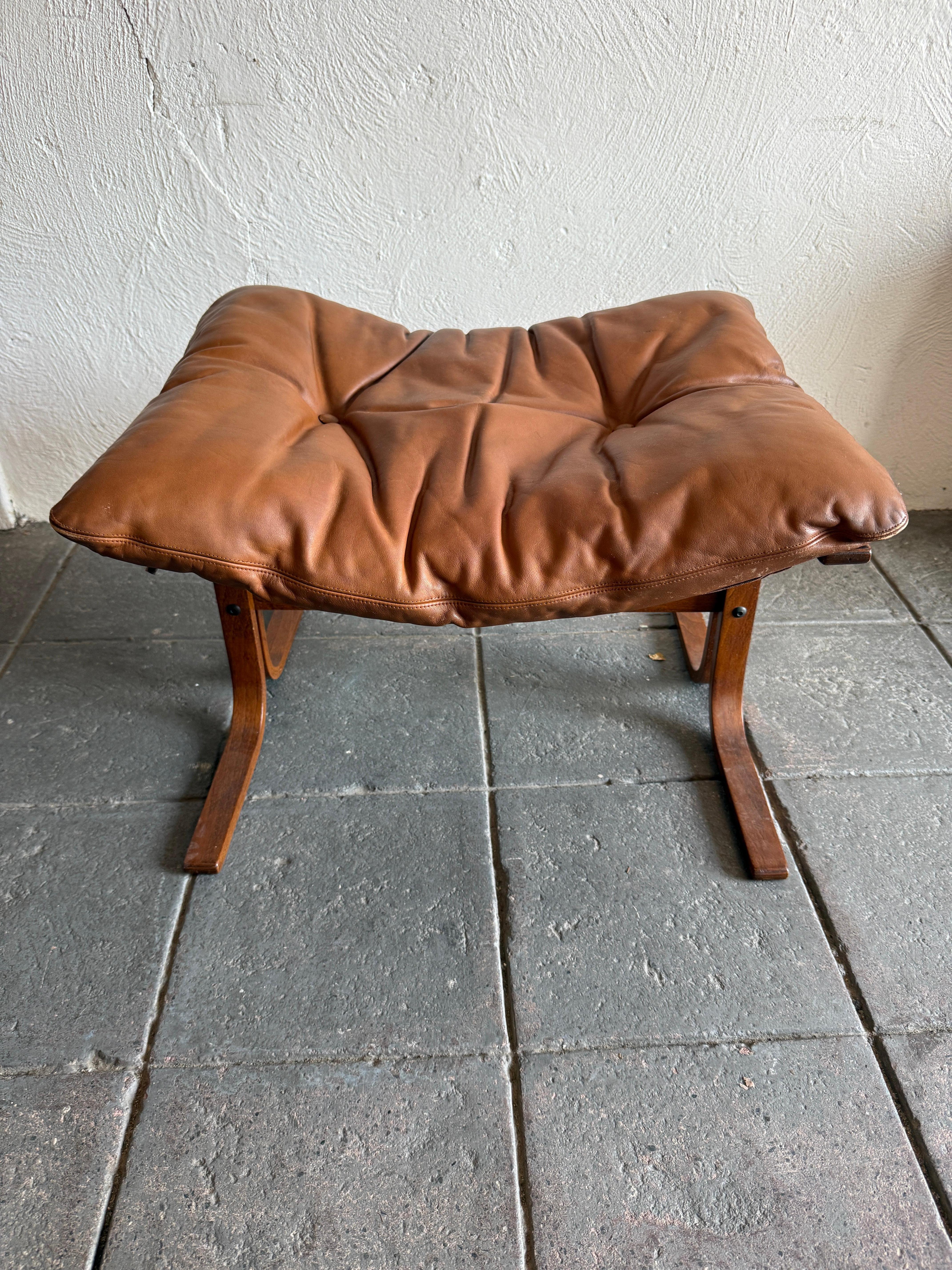 Mid century modern leather siesta ottoman by westnofa norway. Good vintage condition brown leather is in good shape and canvas is nice and tight. Frame is solid bentwood and clean and tight. Labeled underneath. Westnofa made in Norway. 

Local pick
