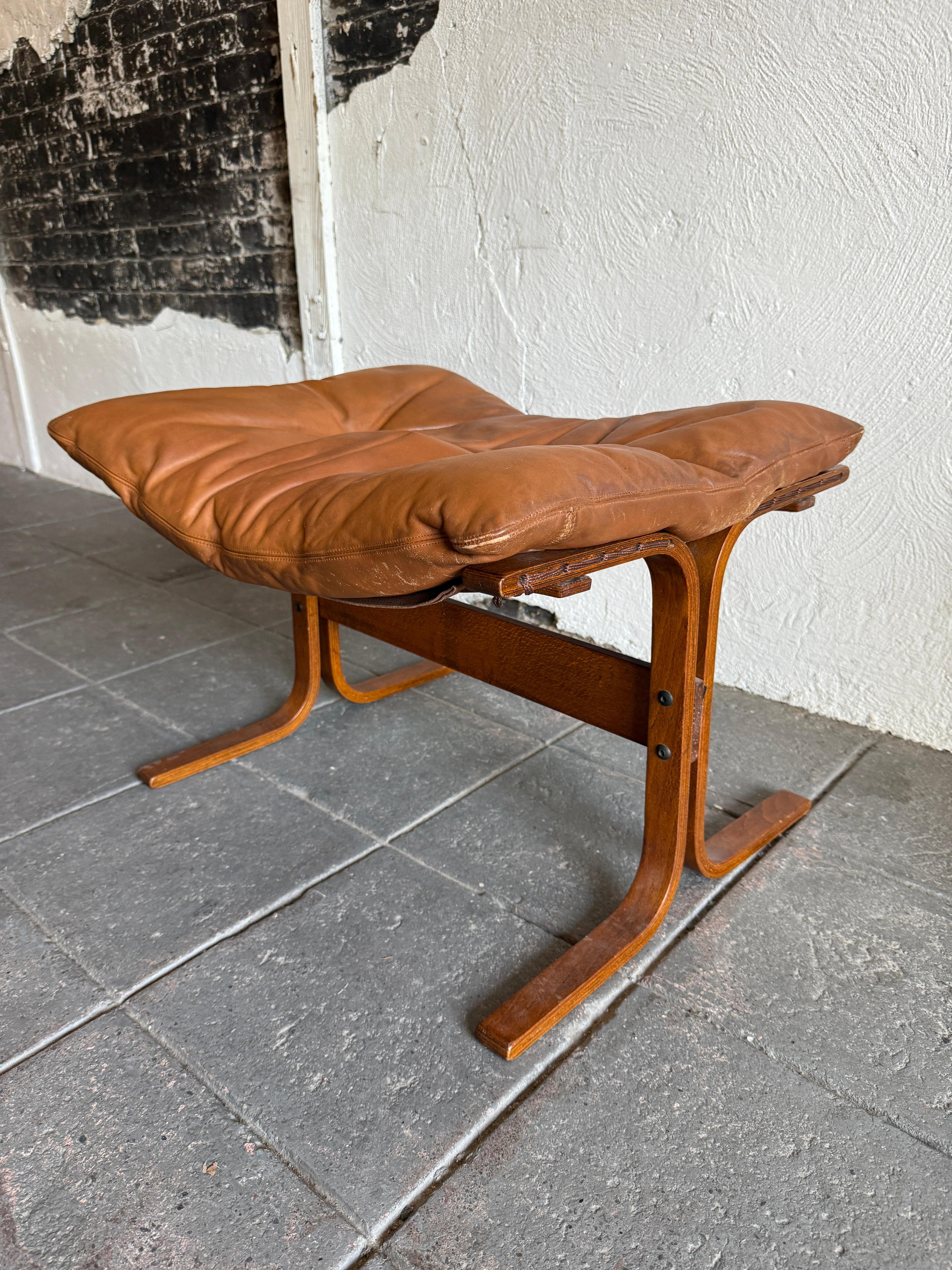 Mid-Century Modern Mid century modern leather siesta ottoman by westnofa norway For Sale