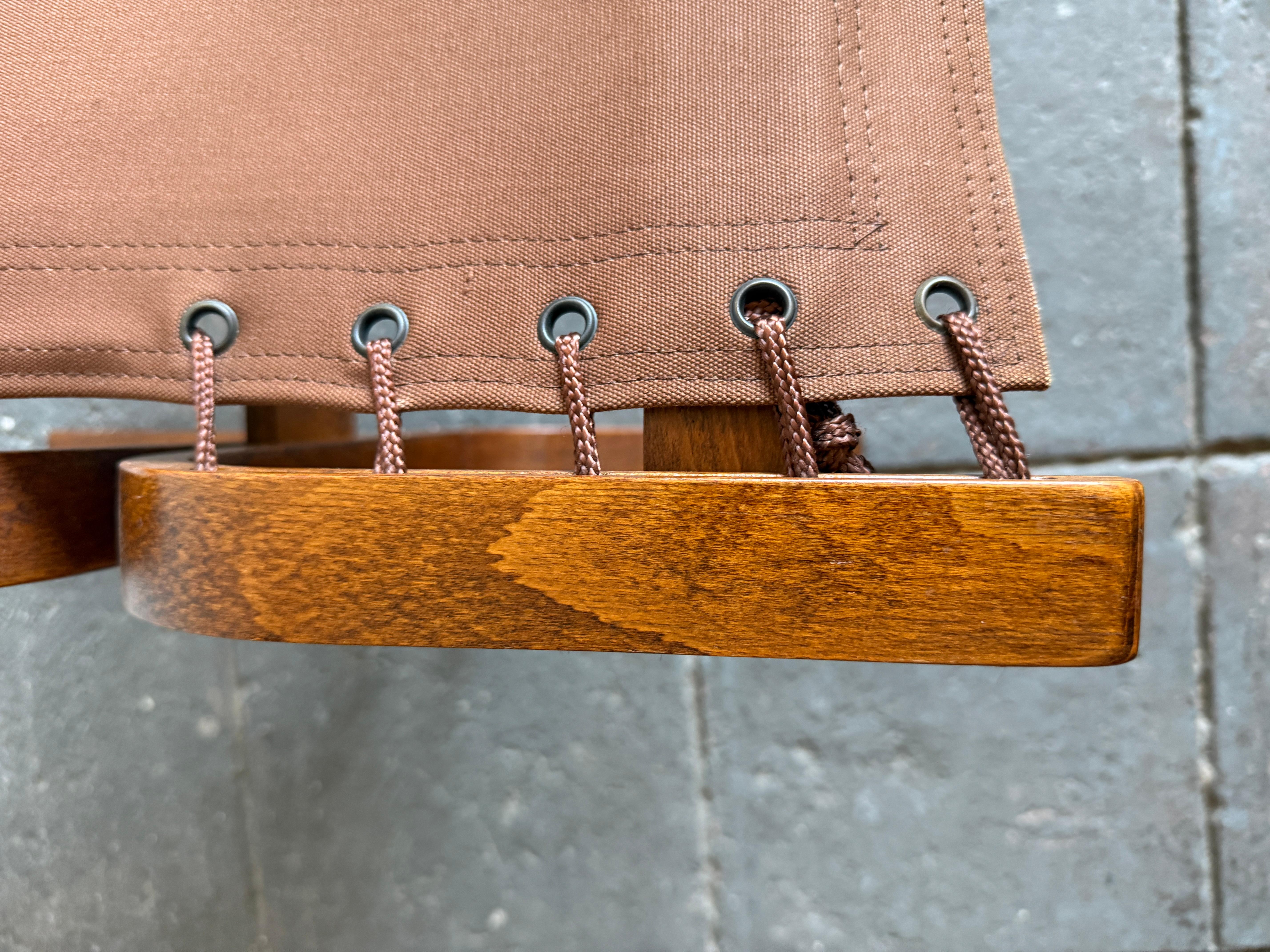 Mid century modern leather siesta ottoman by westnofa norway In Good Condition For Sale In Brooklyn, NY