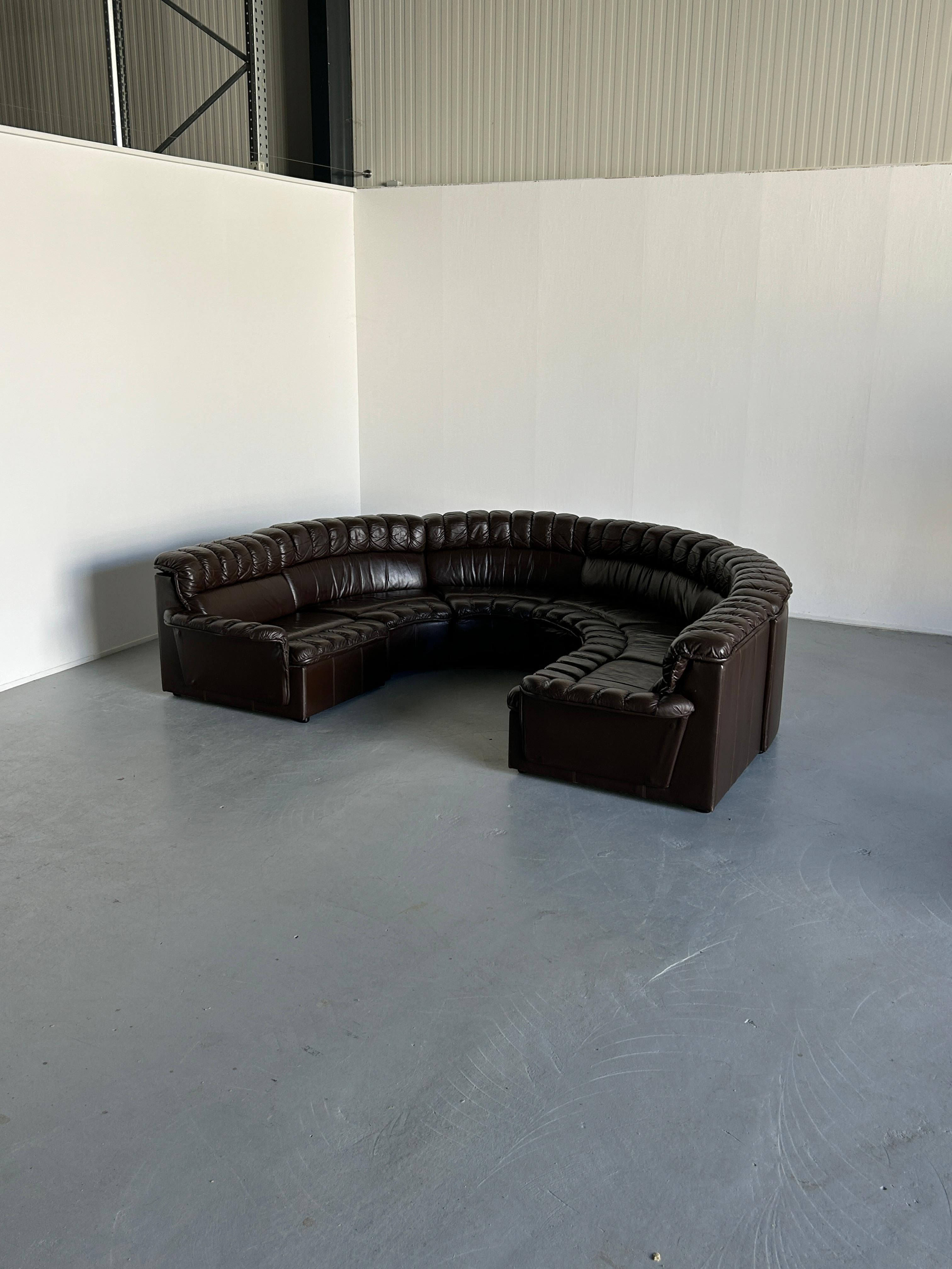 Mid-Century Modern Mid-Century-Modern Leather Snake Sofa in style of De Sede DS-600 Non-Stop, 1970s For Sale