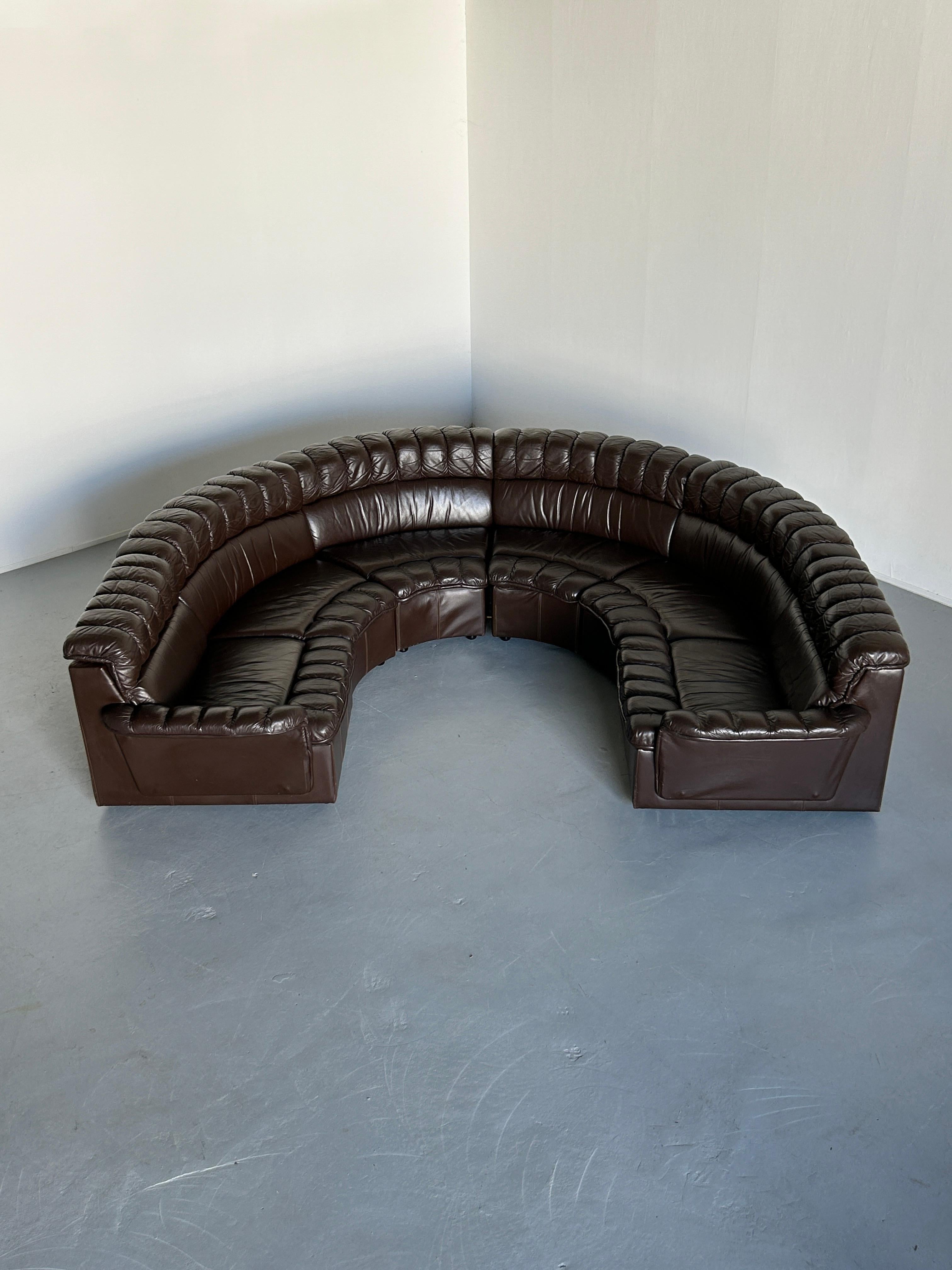 German Mid-Century-Modern Leather Snake Sofa in style of De Sede DS-600 Non-Stop, 1970s For Sale