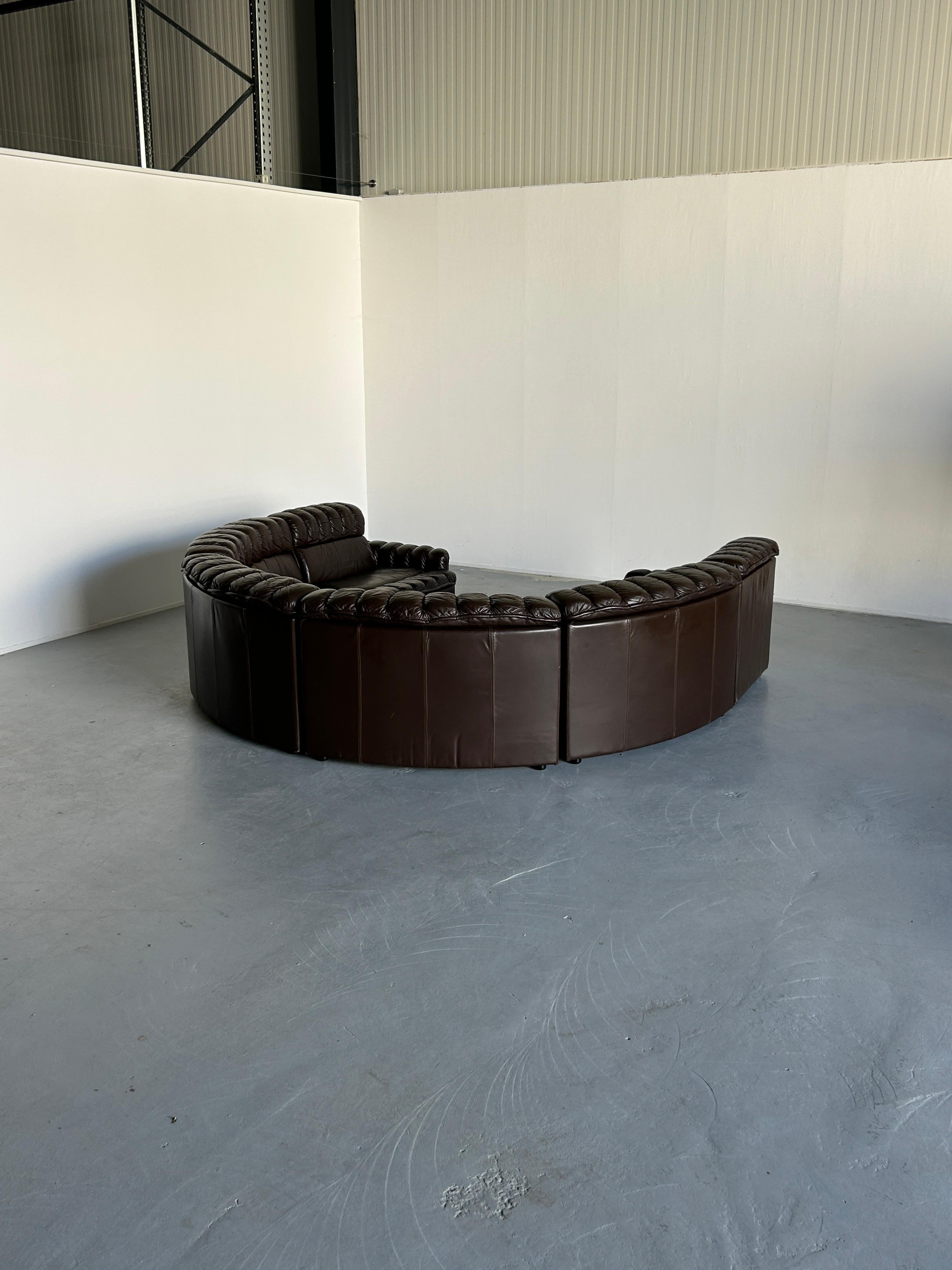 Late 20th Century Mid-Century-Modern Leather Snake Sofa in style of De Sede DS-600 Non-Stop, 1970s For Sale