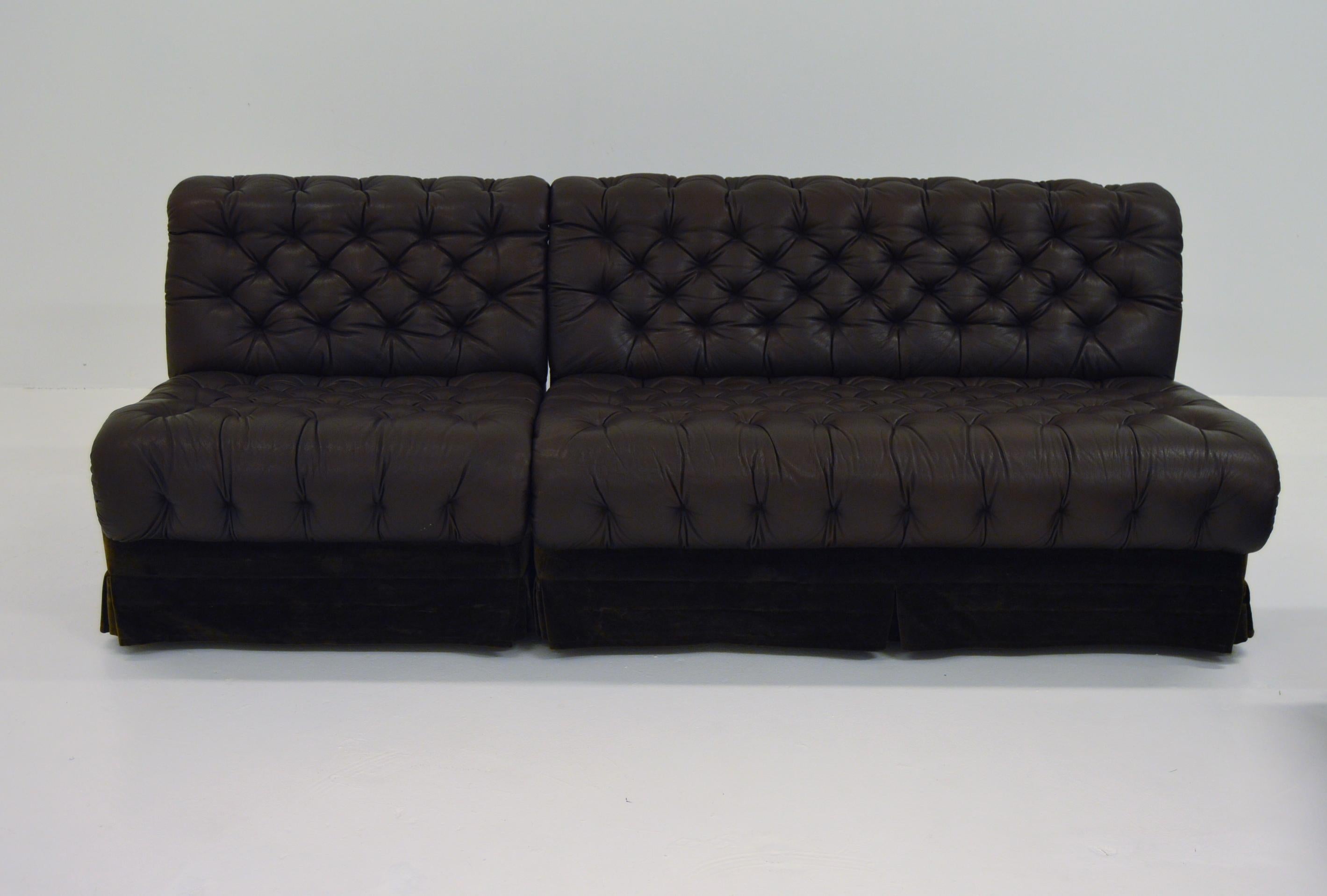 Mid-Century Modern Leather sofa For Sale 4