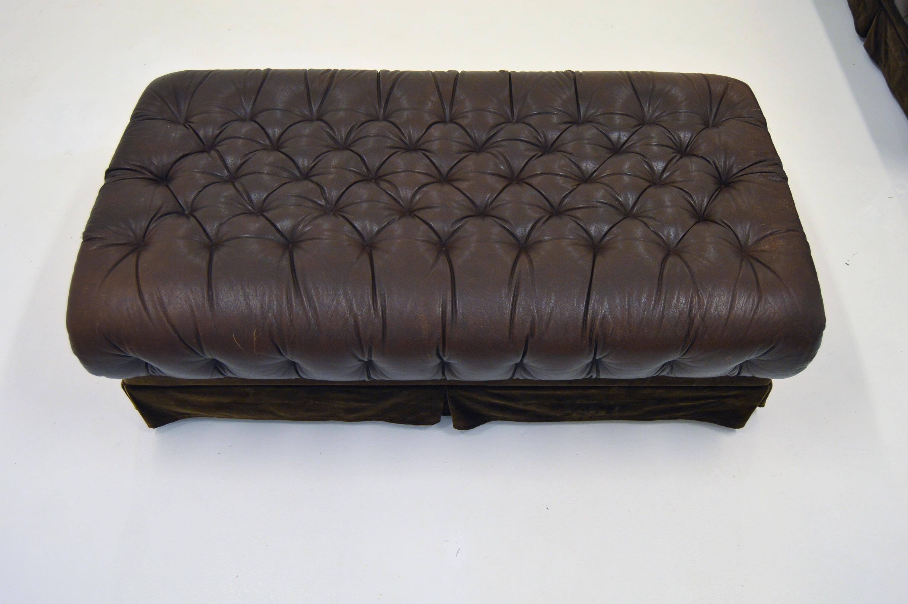 Mid-Century Modern Leather sofa For Sale 6