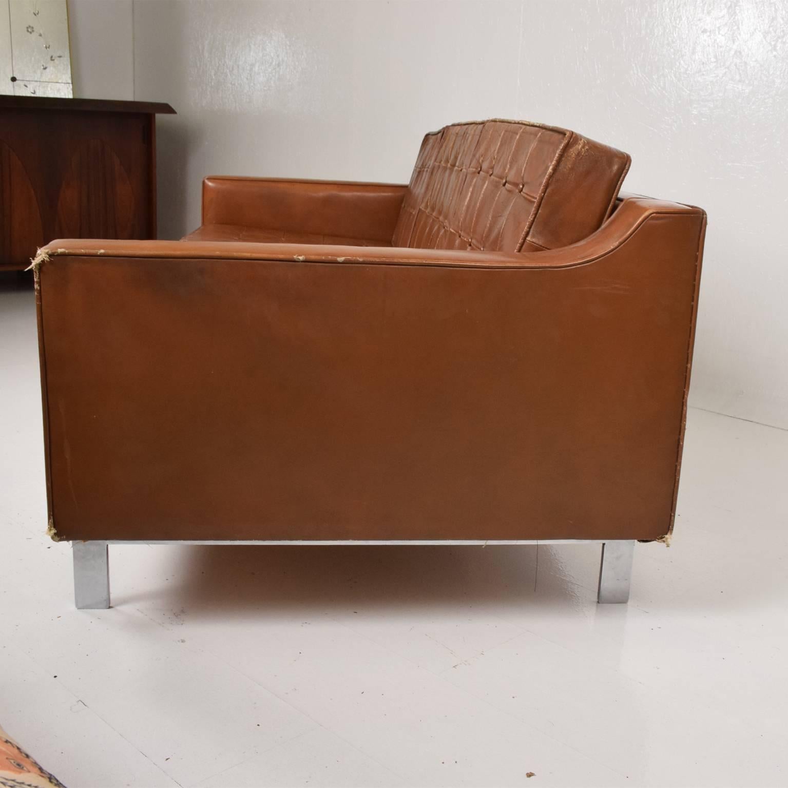 Mid-Century Modern Leather Sofa in the Style of Knoll 5