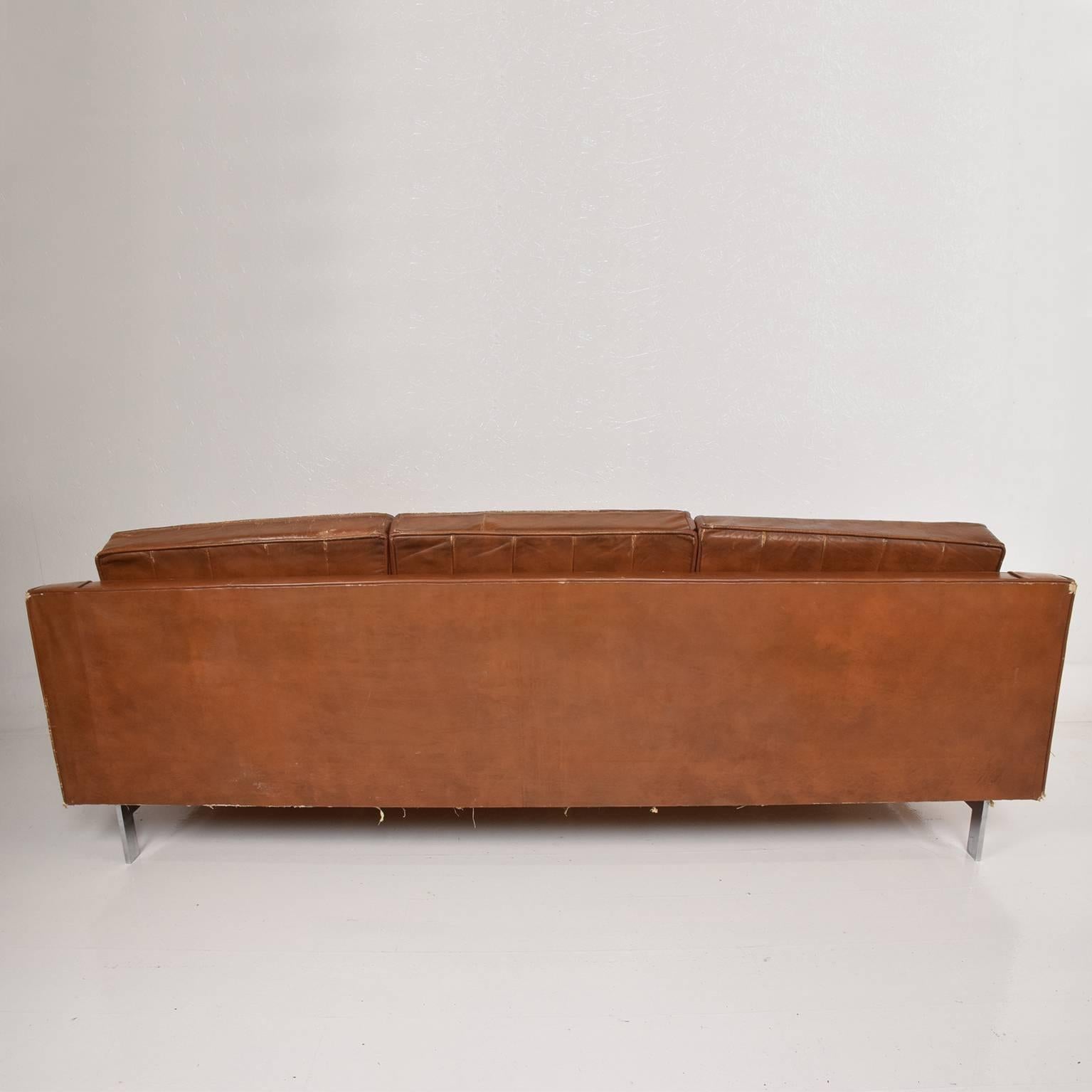 Mid-Century Modern Leather Sofa in the Style of Knoll 6