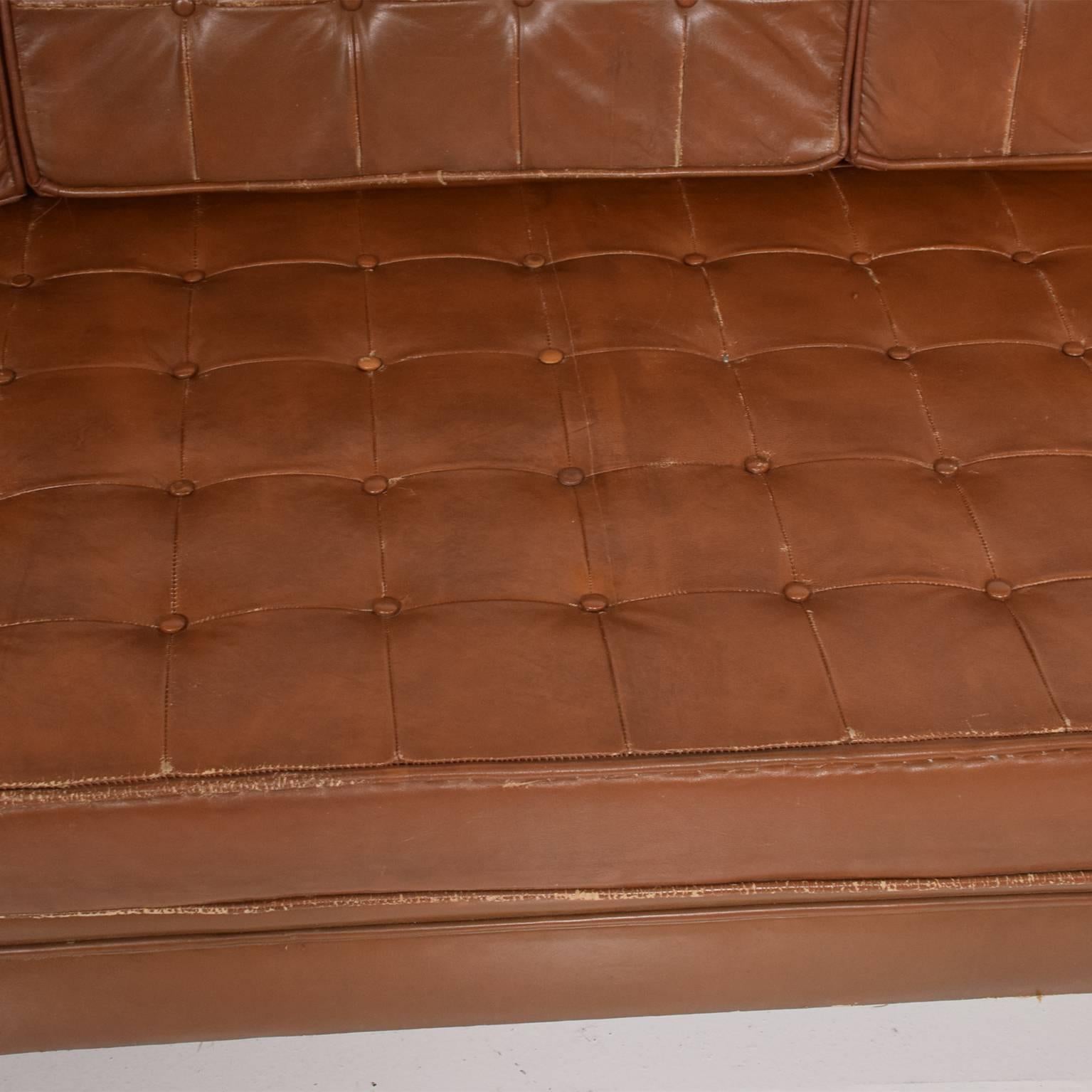 Mid-Century Modern Leather Sofa in the Style of Knoll In Fair Condition In Chula Vista, CA