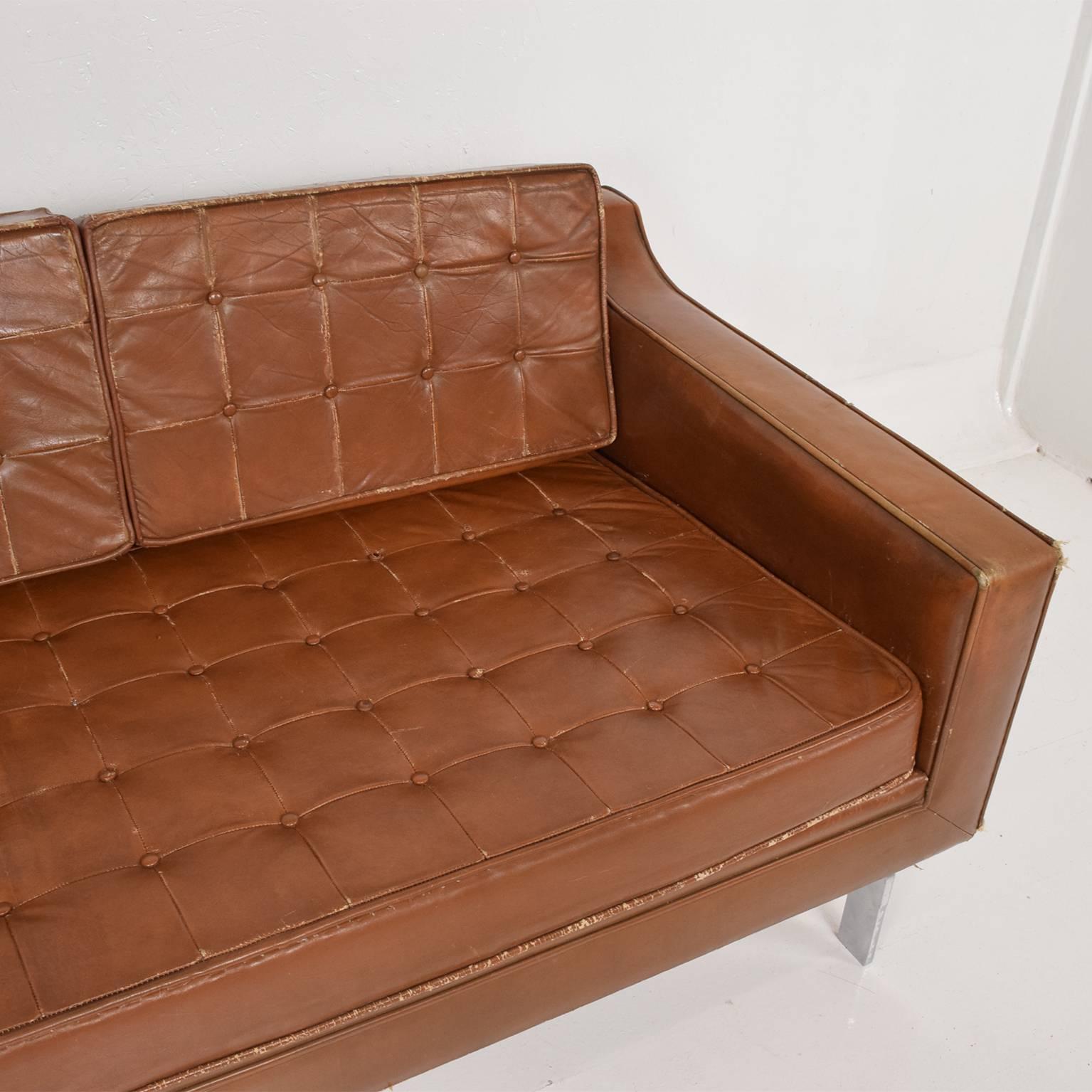 Mid-20th Century Mid-Century Modern Leather Sofa in the Style of Knoll