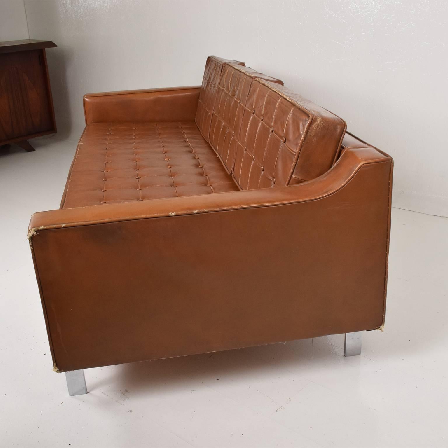 Mid-Century Modern Leather Sofa in the Style of Knoll 4