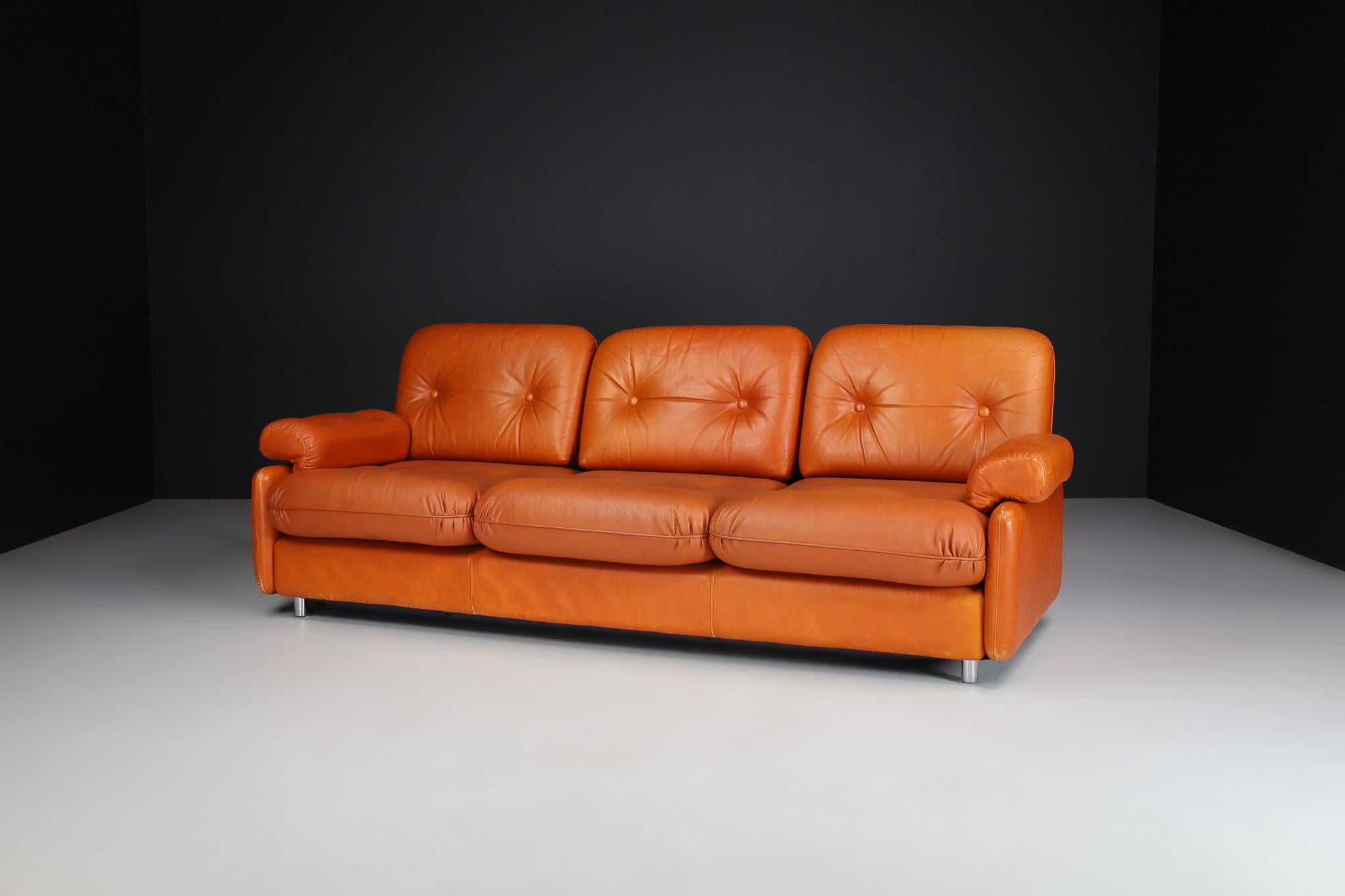 Mid-Century Modern Leather Three Seat Lounge Sofa, Germany 1960s In Good Condition For Sale In Almelo, NL