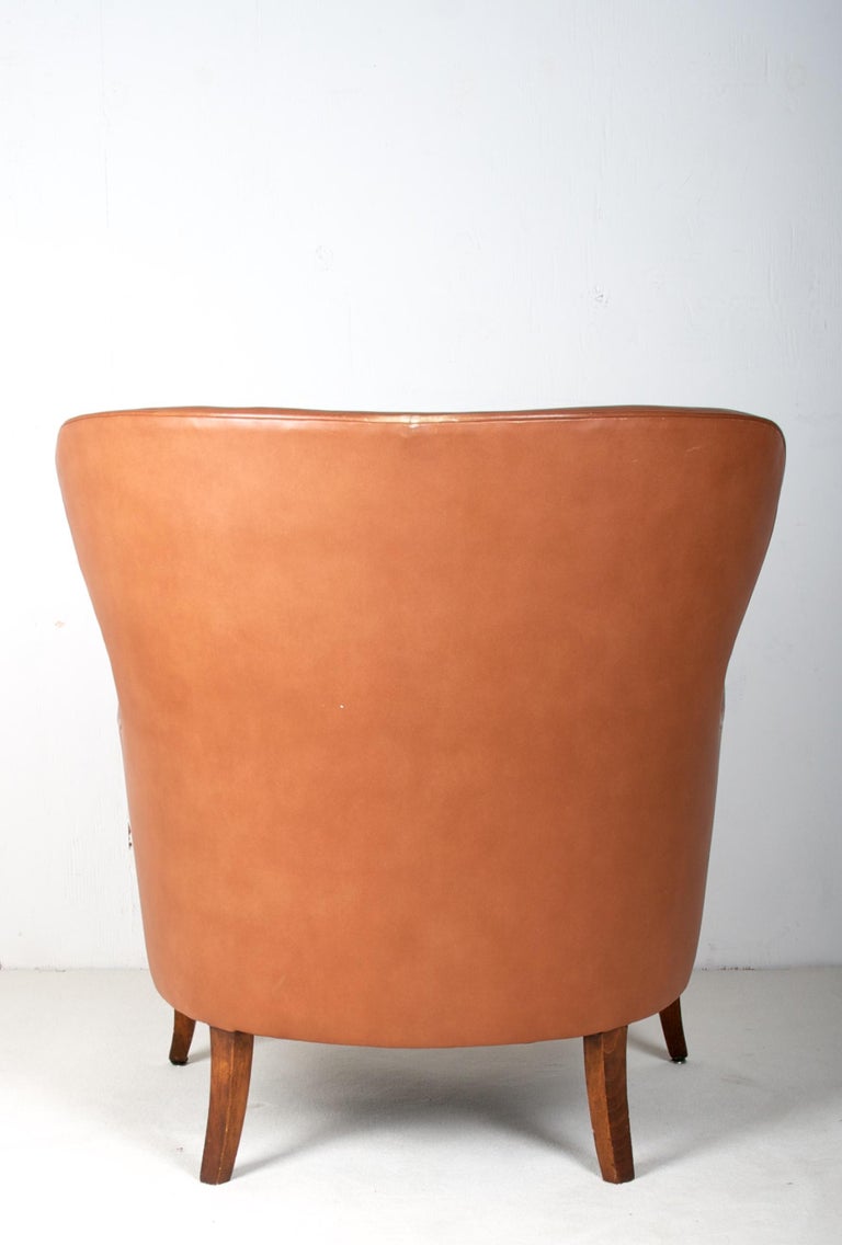 Hand-Crafted Mid-Century Modern Leather Wingback Club Chair in the Manner of Fritz Henningsen For Sale