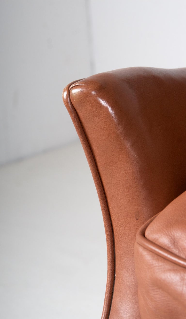 Mid-Century Modern Leather Wingback Club Chair in the Manner of Fritz Henningsen For Sale 2