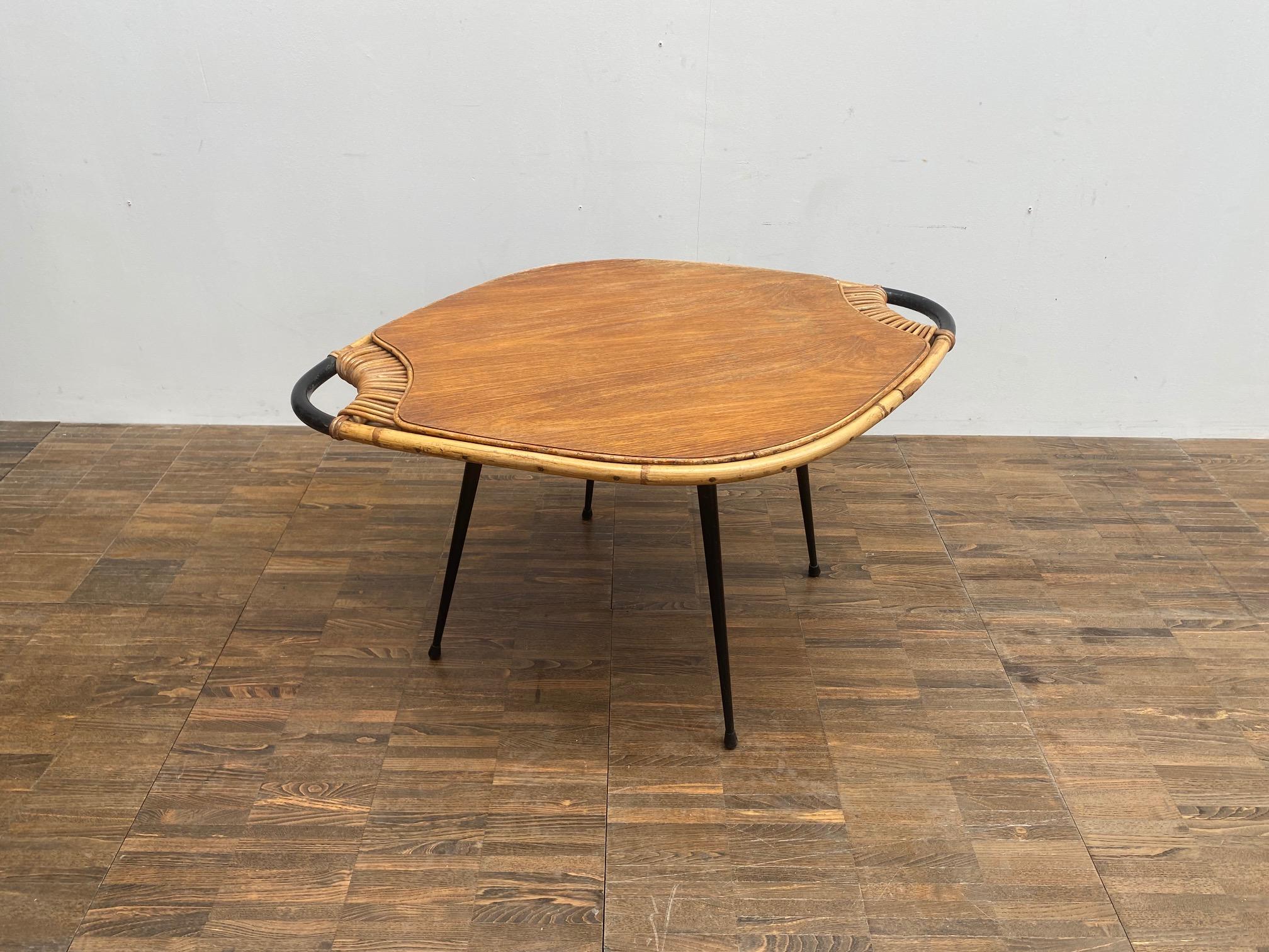 Mid-Century Modern Lemon Shaped Bamboo Coffee Table In Good Condition For Sale In Brussels, BE