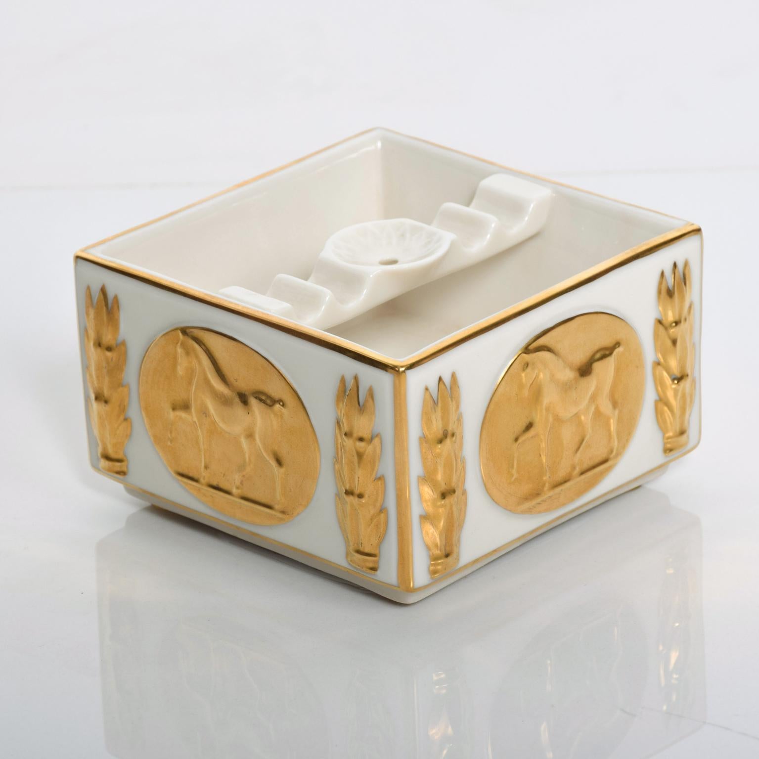 For your consideration a Mid Century Modern LENOX Vintage AshTray in Porcelain and Gold. Original Very Good Vintage Condition. Golden Stallion by LENOX Designer's Collection 1960's Please see images. Dimensions: 2 3/4
