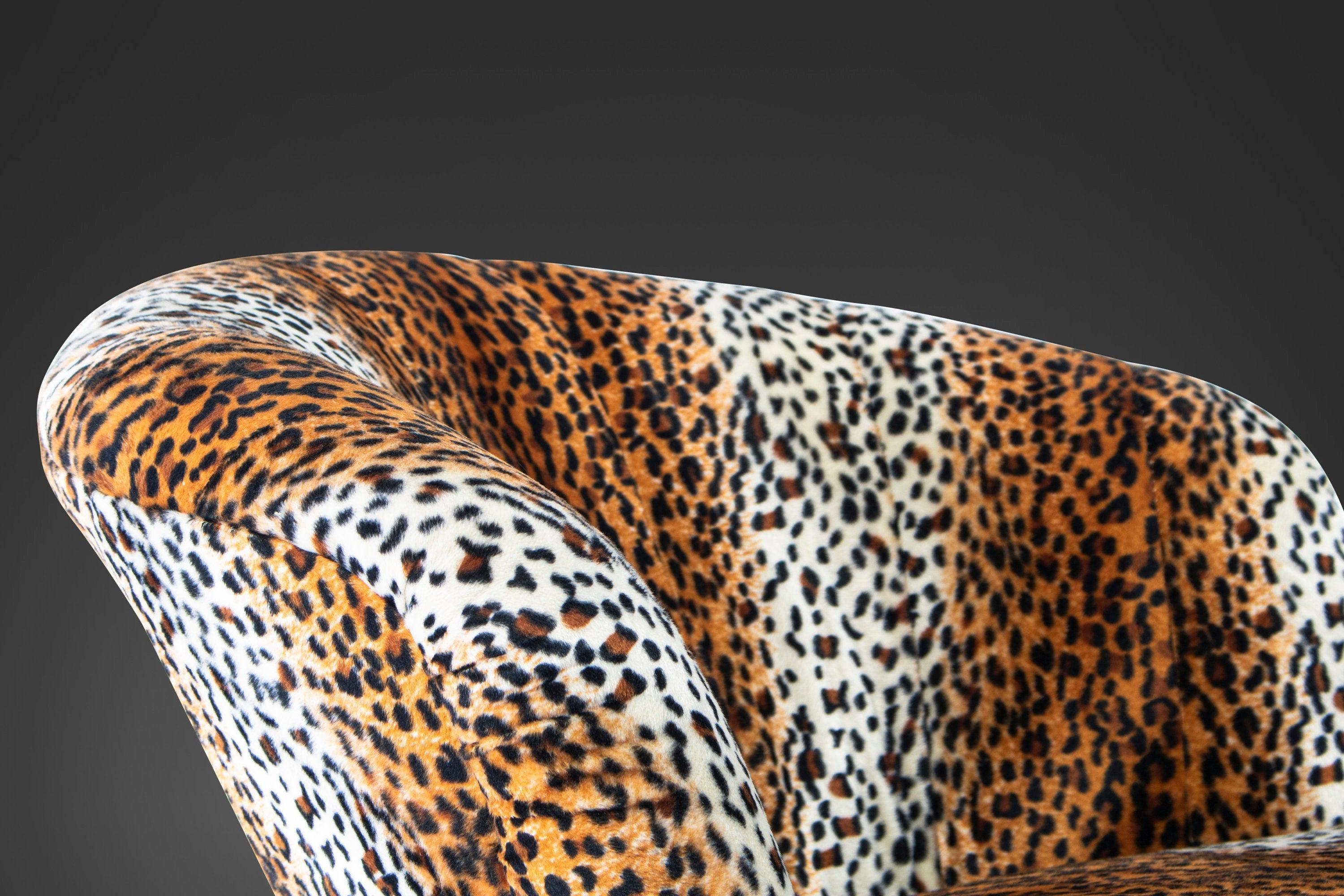 Mid Century Leopard Print Tulip Chair and Ottoman Set After Pierre Paulin, 1960s For Sale 1