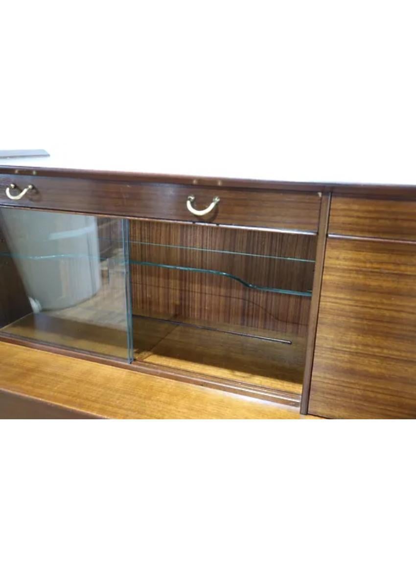 Mid Century Modern Librenza Credenza Buffet Sideboard Display Cabinet by G Plan In Good Condition For Sale In Los Angeles, CA