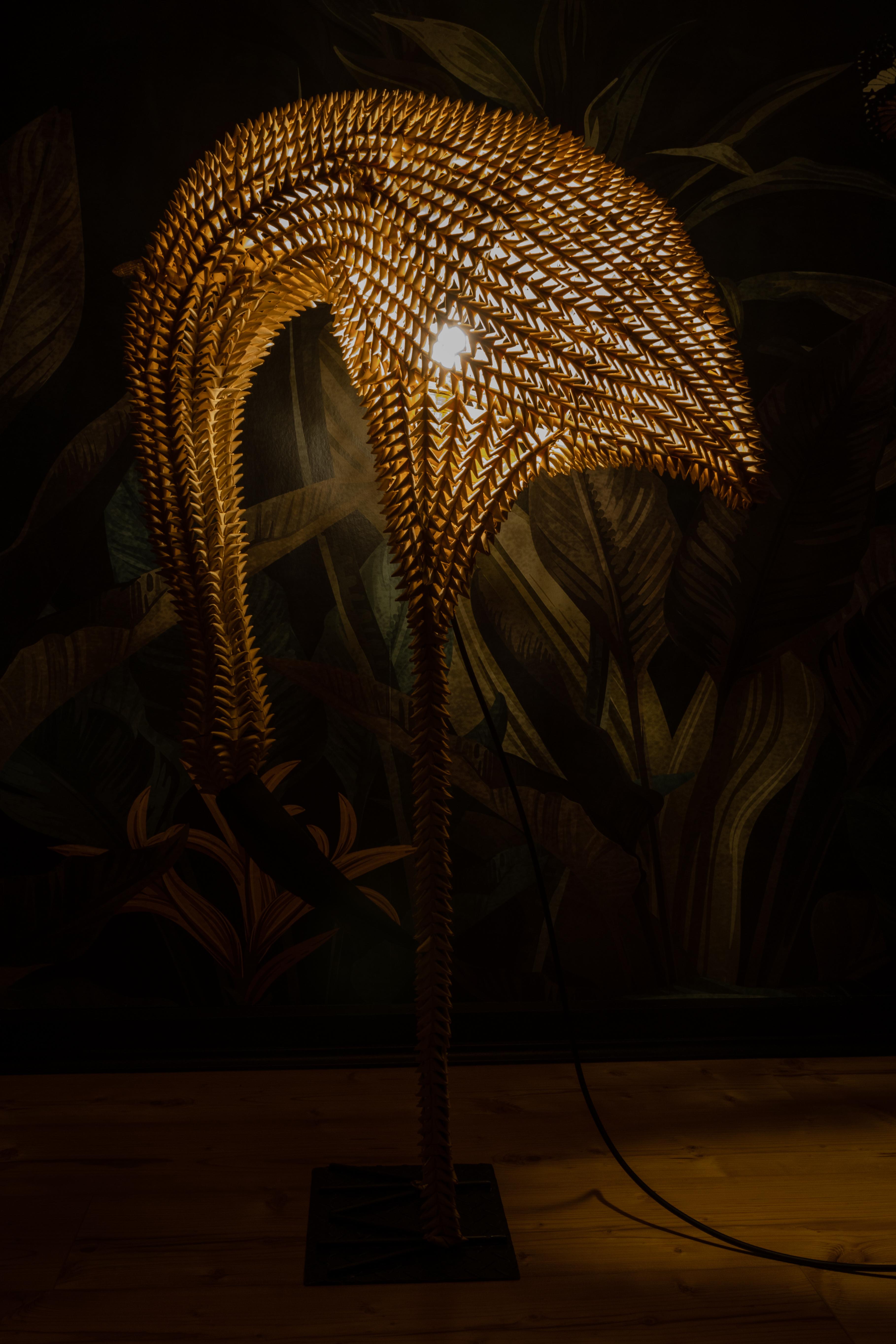 Mid-Century moderno Lampada da terra a forma di uccello in rattan della metà del secolo scorso, 1960, europea in vendita