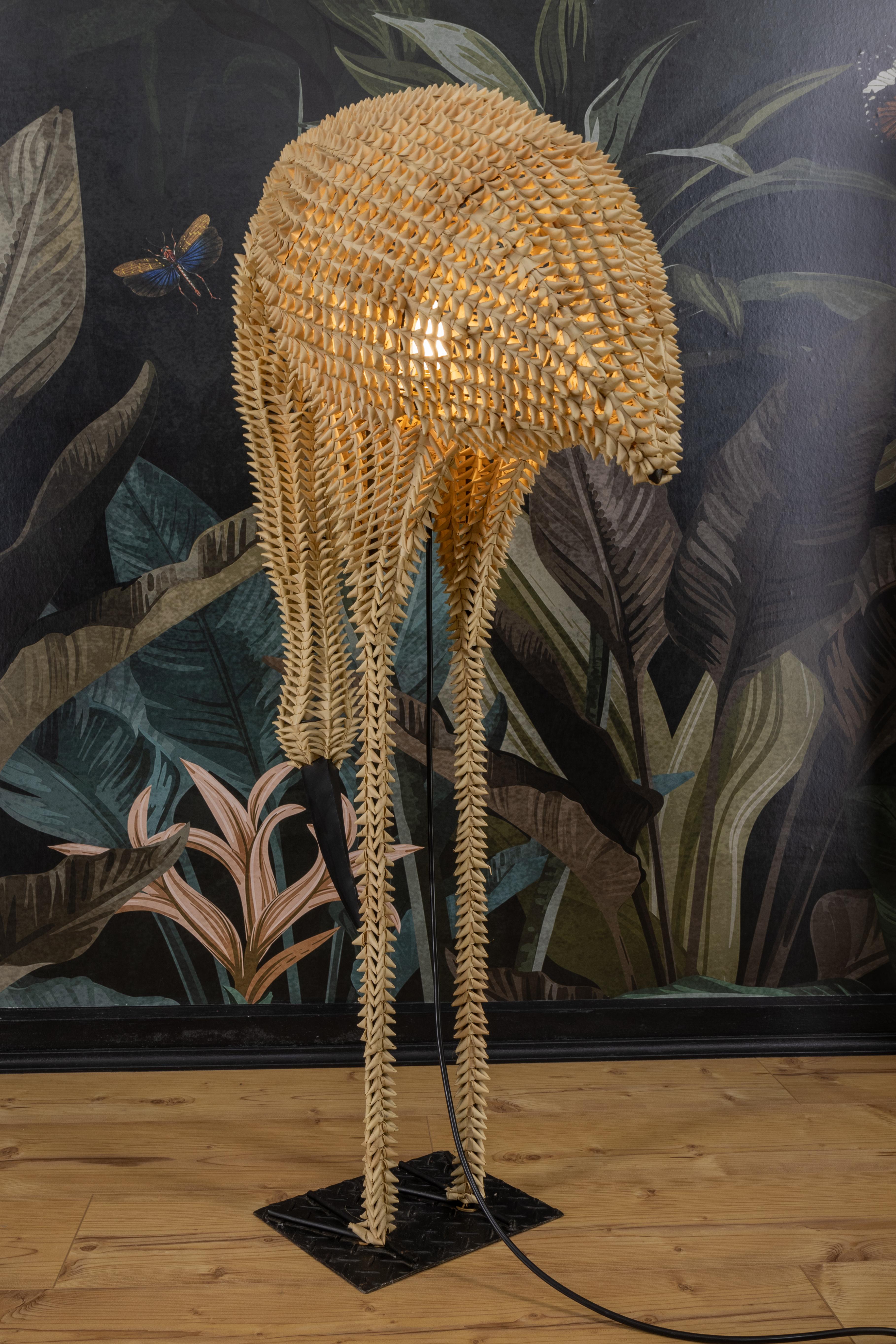 Metà XX secolo Lampada da terra a forma di uccello in rattan della metà del secolo scorso, 1960, europea in vendita