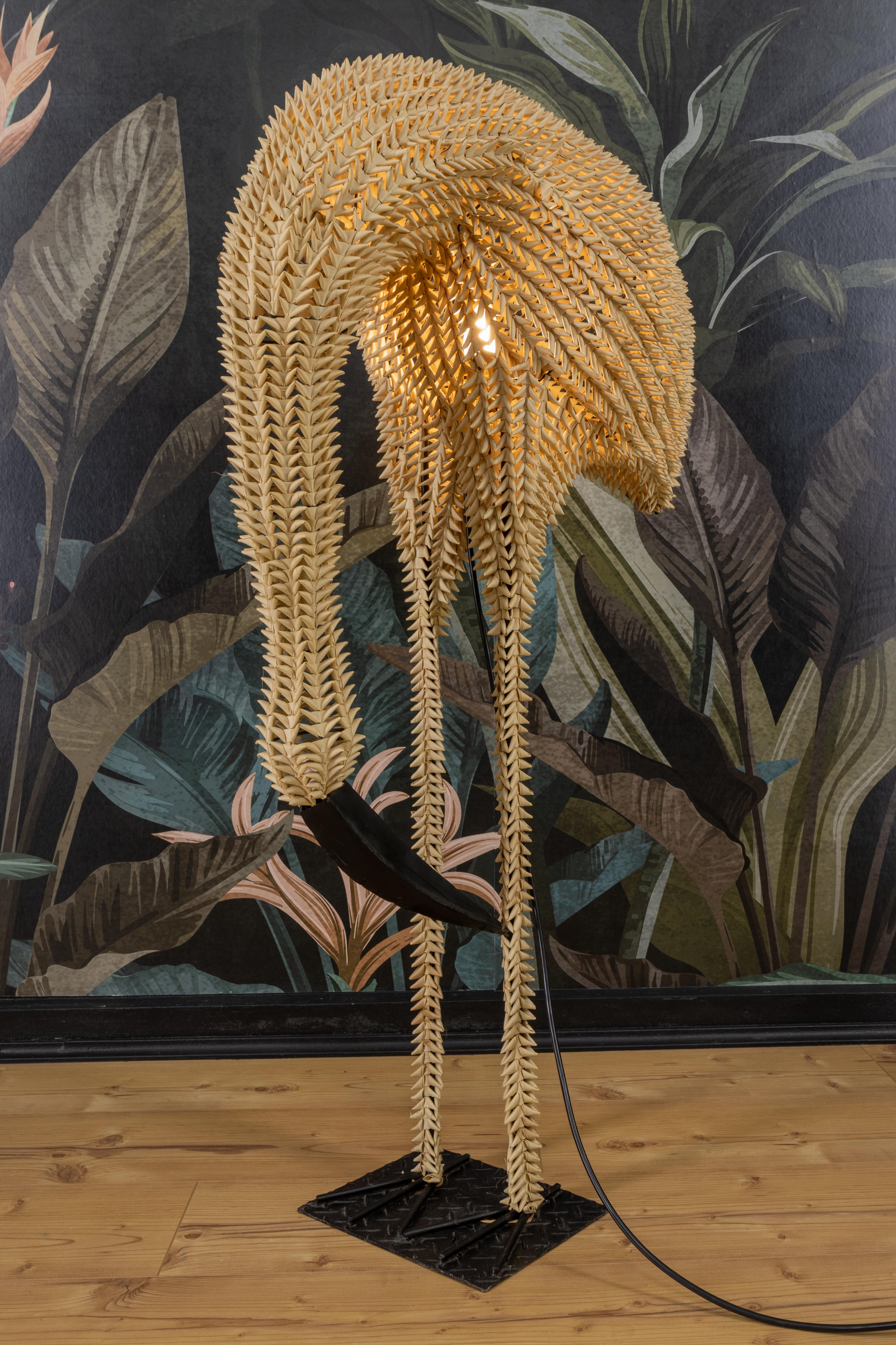 Lampada da terra a forma di uccello in rattan della metà del secolo scorso, 1960, europea in vendita 1