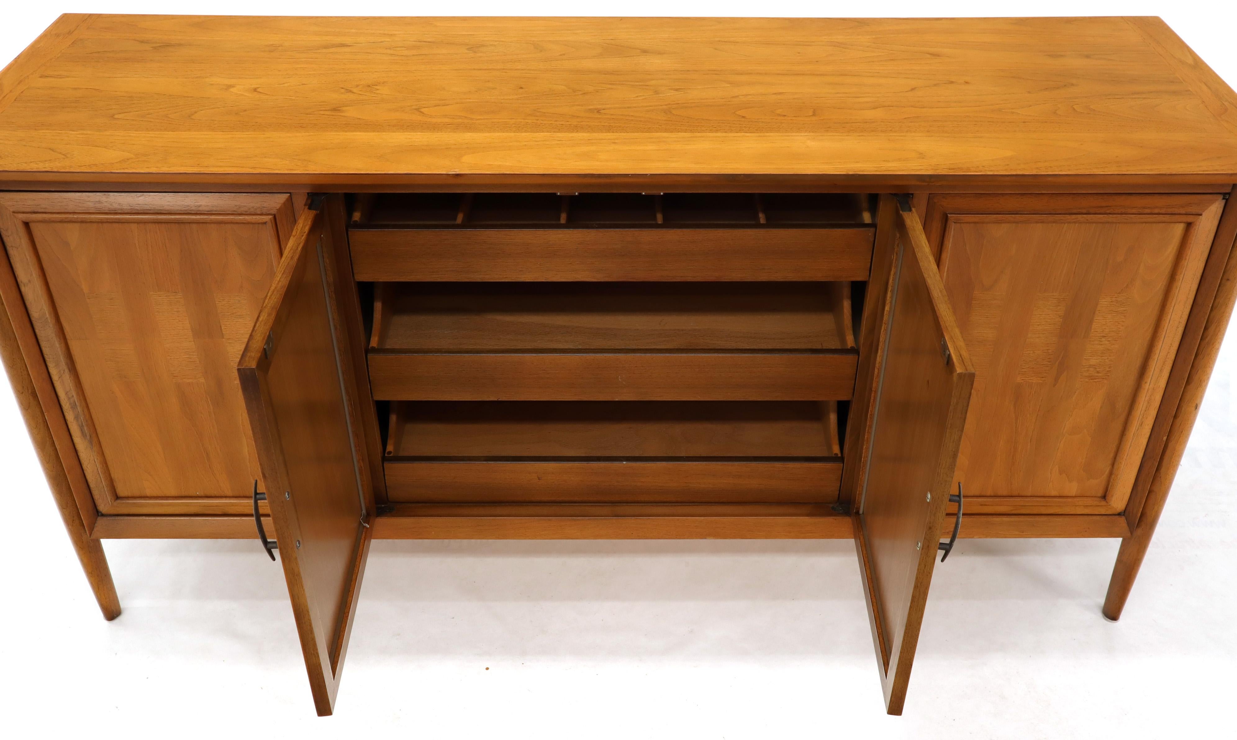 Mid-Century Modern Light American Walnut 4 Doors Credenza Dresser Cabinet For Sale 5