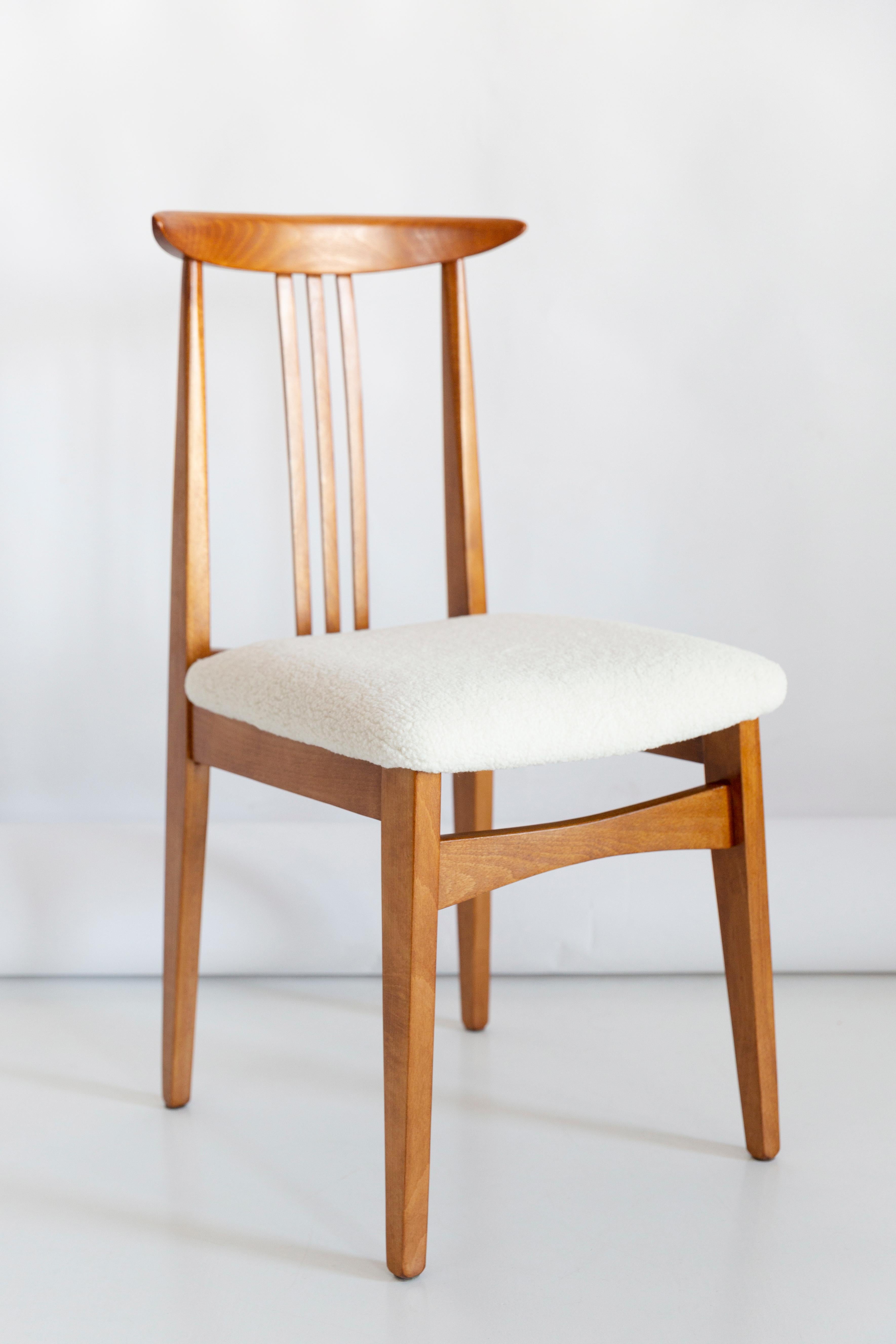 Mid-Century Modern Light Boucle-Stuhl, entworfen von M. Zielinski, Europa, 1960er Jahre (Moderne der Mitte des Jahrhunderts) im Angebot