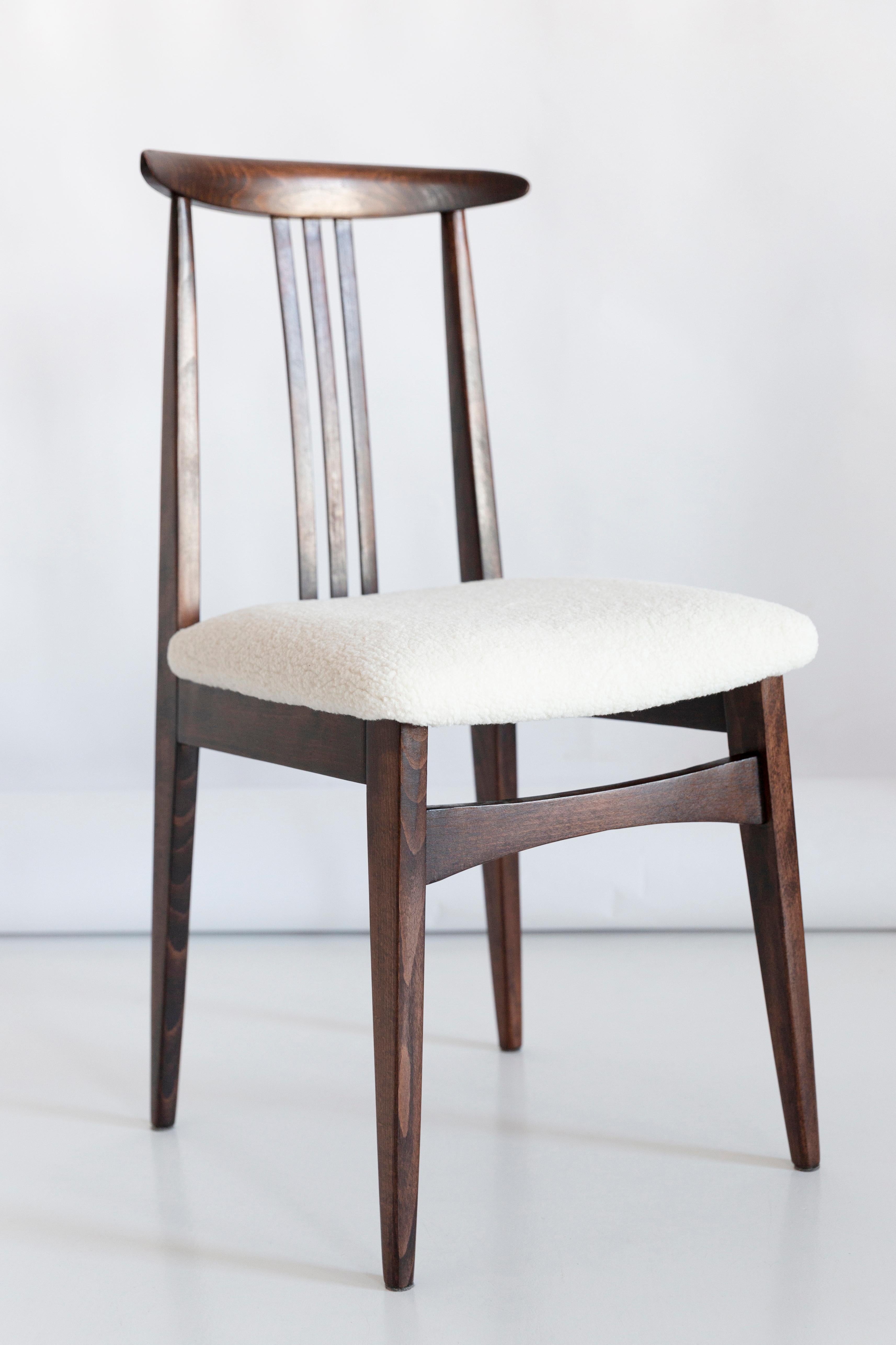Mid-Century Modern Light Boucle Chair, Designed by M. Zielinski, Europe, 1960s In Excellent Condition For Sale In 05-080 Hornowek, PL