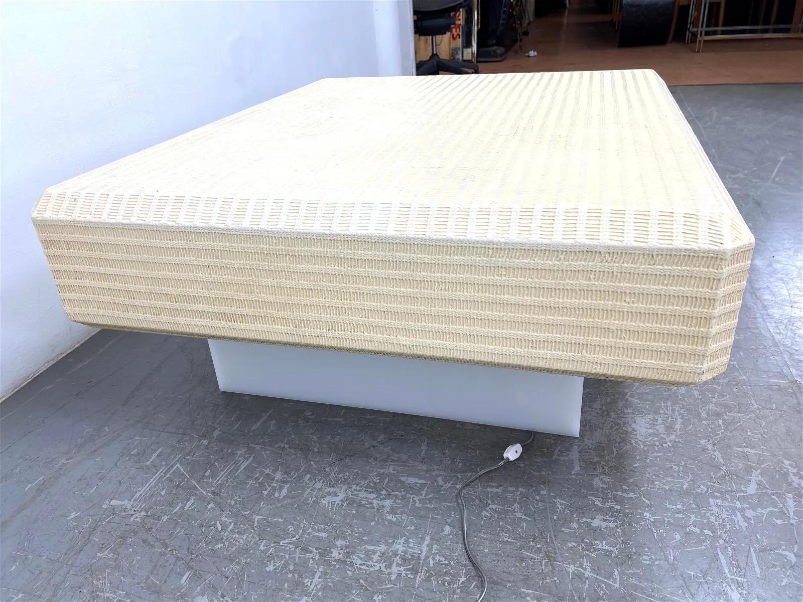 Mid Century Modern Light-Up Cocktail Table with Lacquered Woven Top In Good Condition For Sale In Elkton, MD