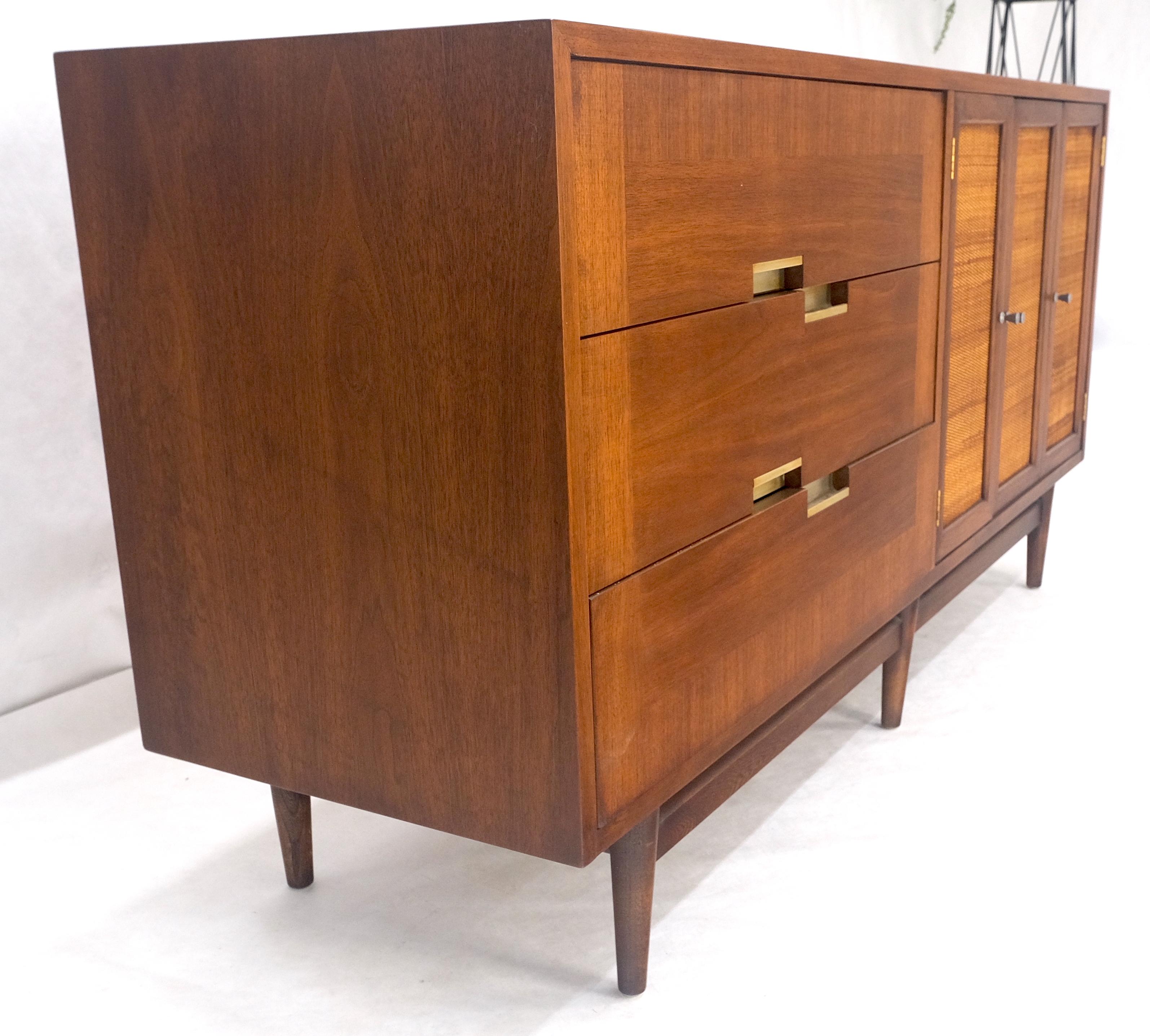 Mid Century Modern Light Walnut Cane Doors 6 Drawers Compact Dresser MINT! In Good Condition For Sale In Rockaway, NJ
