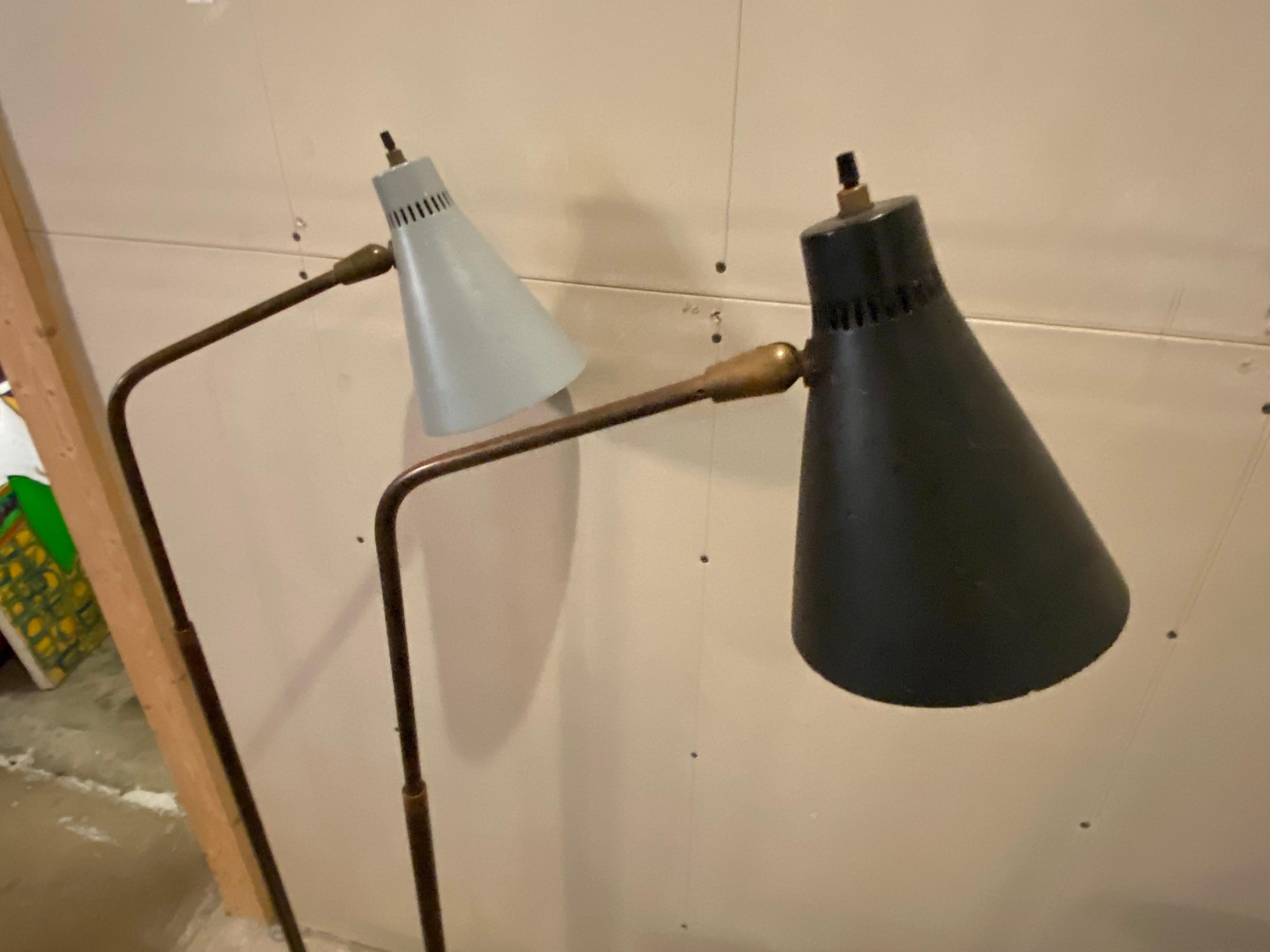 Moderne Mid-Century-Modern-Beleuchtung / Stehlampen von Giuseppe Ostuni für Oluce (Moderne der Mitte des Jahrhunderts) im Angebot