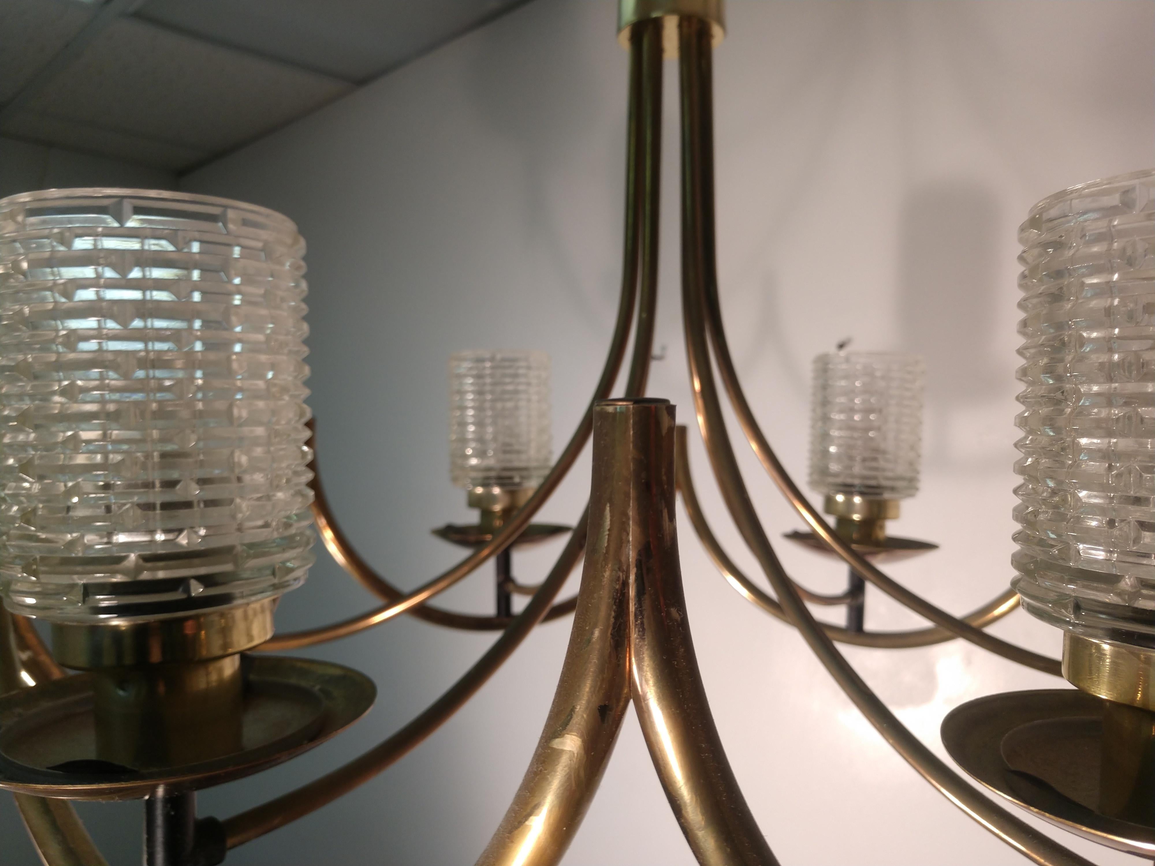 Mid-Century Modern Lightolier Brass with Cast Glass Shades Chandelier For Sale 5